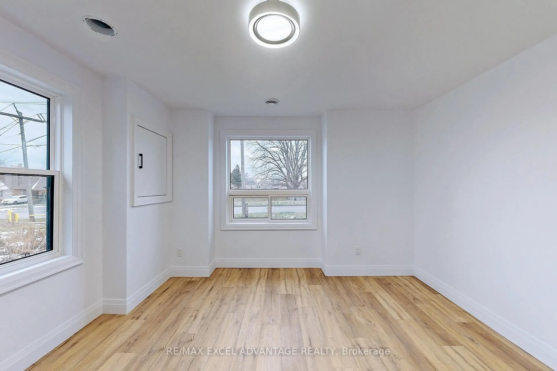 Photo 18 of Unit Main, 45 Central Park Boulevard N, Oshawa, O'Neill — HOMEH