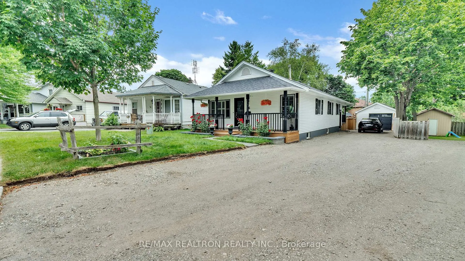 Photo 2 of 16 Glynn Road, Ajax, Central — HOMEH