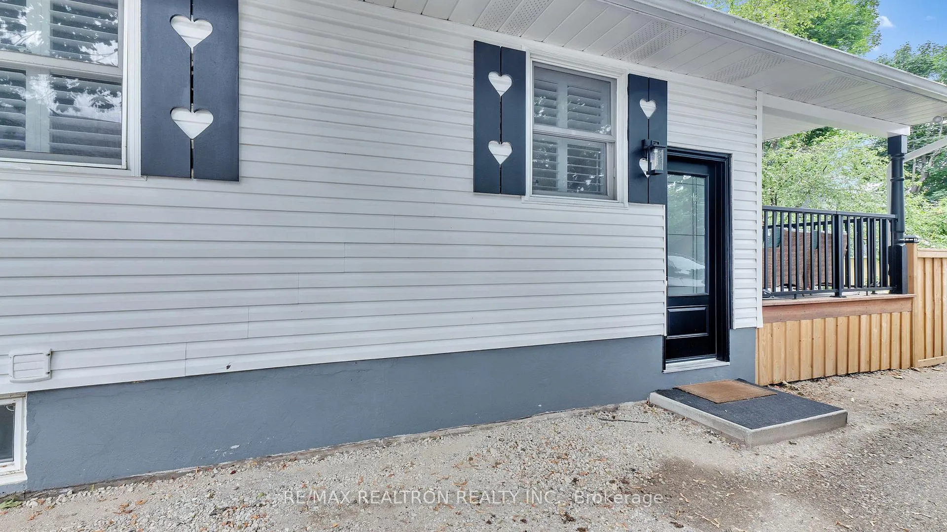 Photo 3 of 16 Glynn Road, Ajax, Central — HOMEH