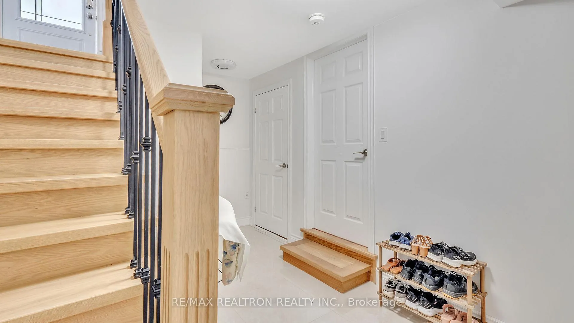 Photo 4 of 16 Glynn Road, Ajax, Central — HOMEH