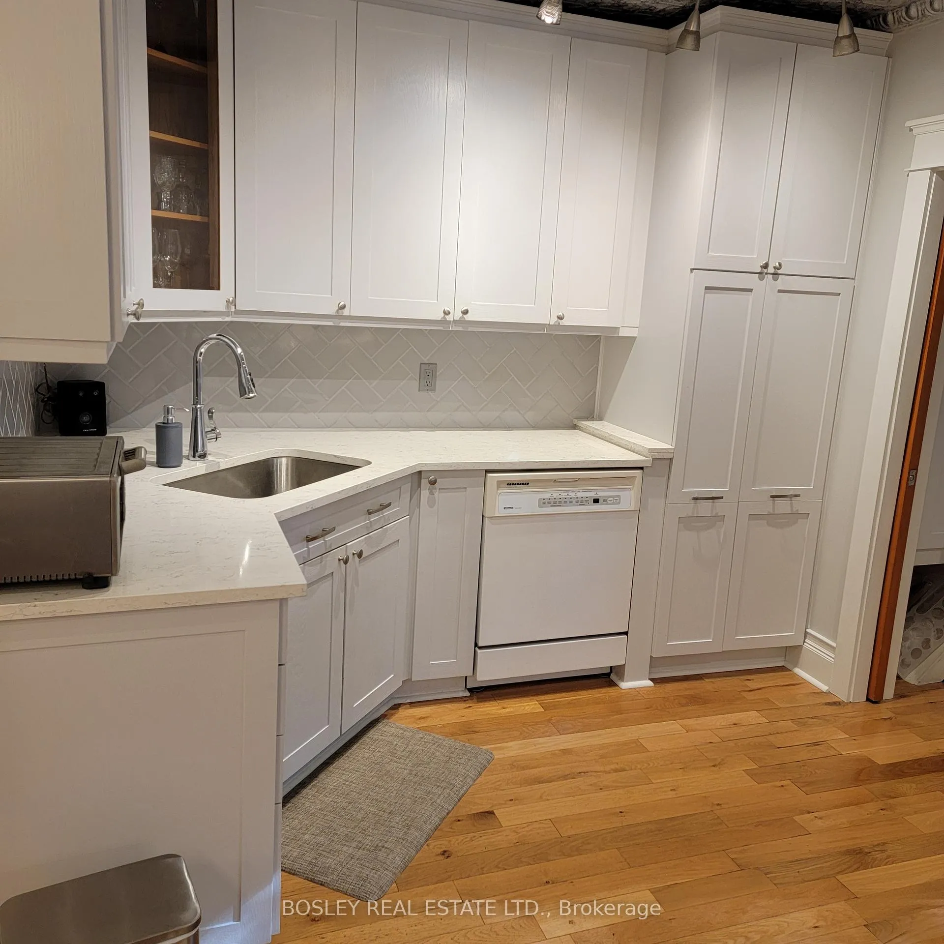 Photo 3 of Unit Main / 2nd, 77 Linnsmore Crescent, Toronto, Danforth — HOMEH