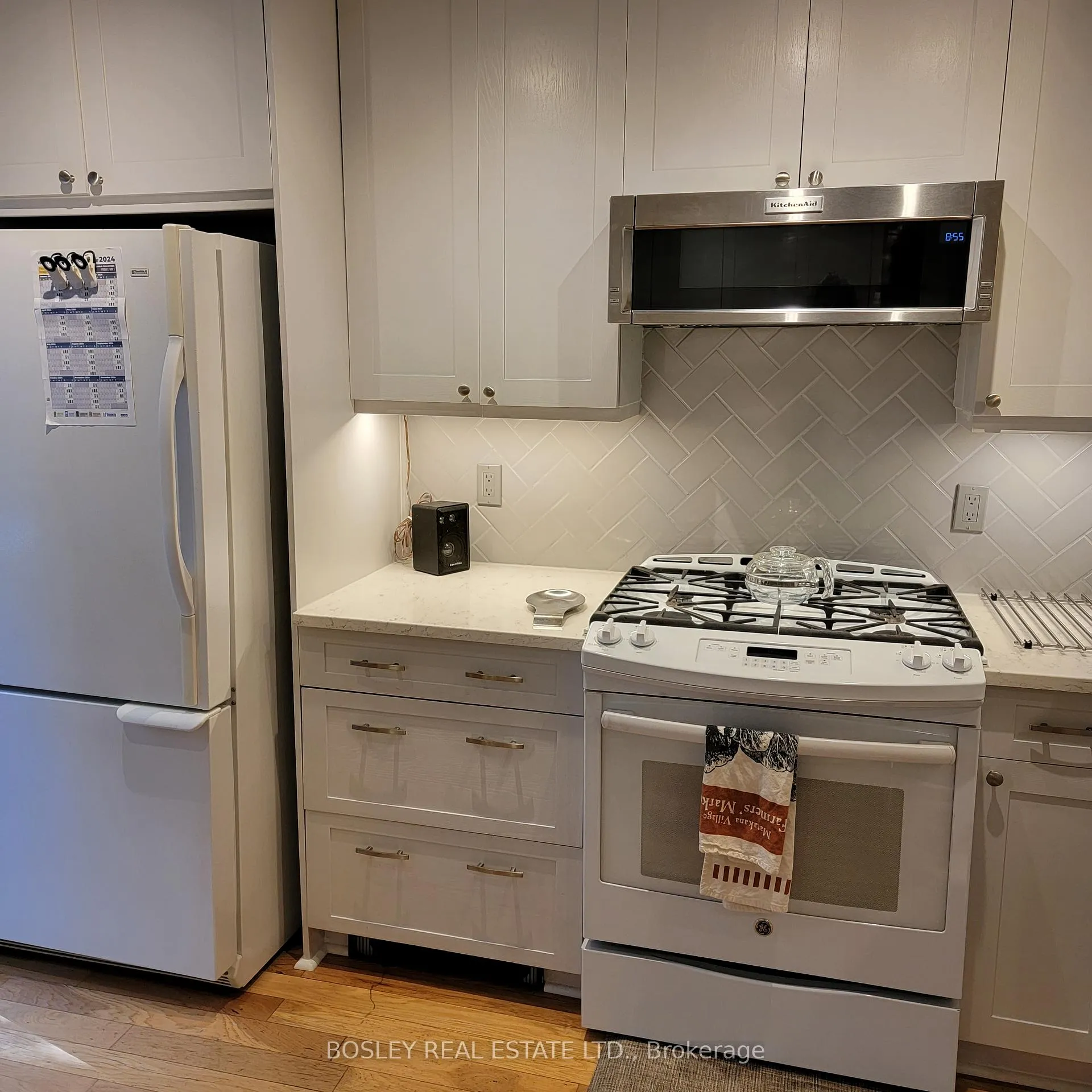 Photo 4 of Unit Main / 2nd, 77 Linnsmore Crescent, Toronto, Danforth — HOMEH