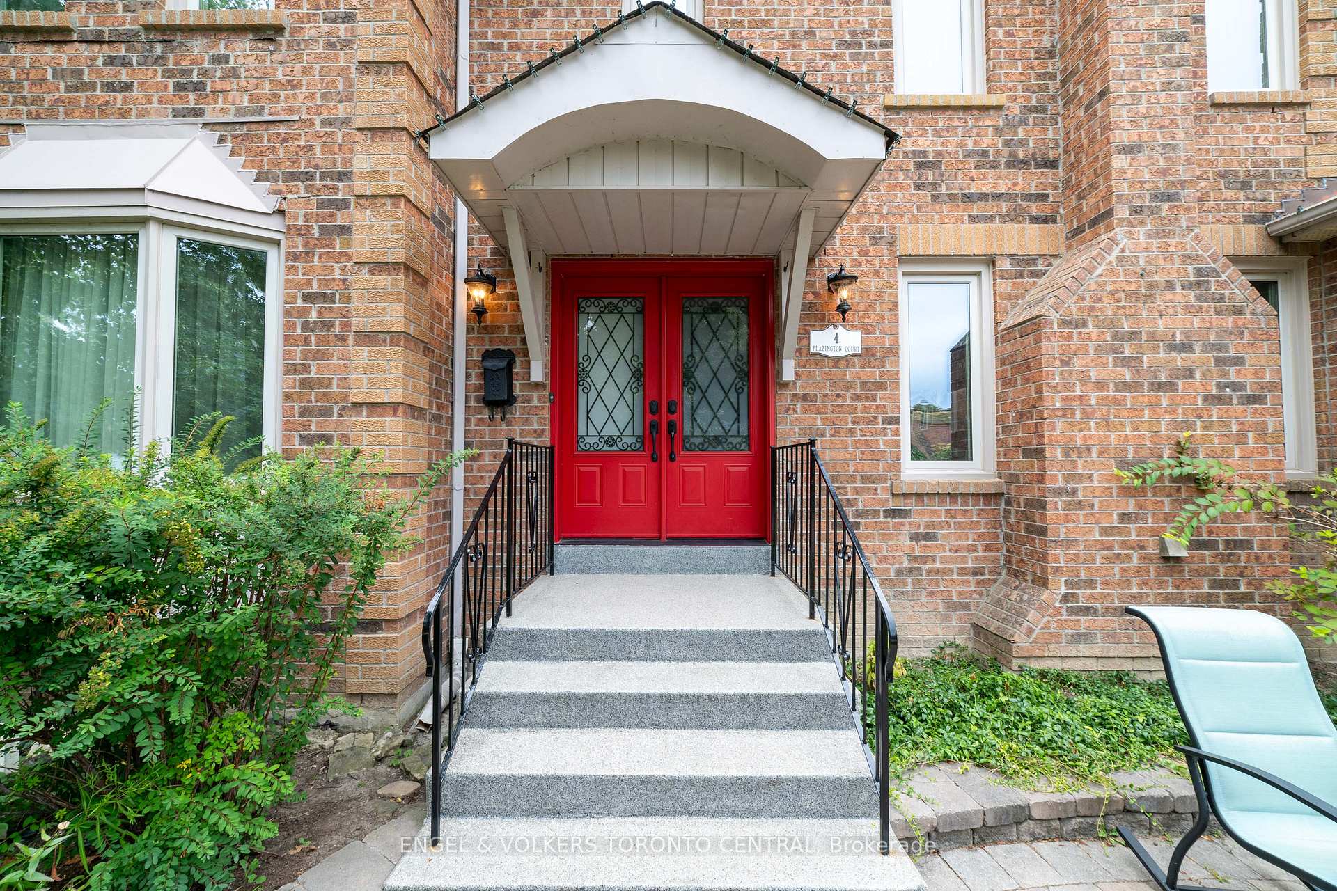 Photo 1 of 4 Flazington Court, Ajax, South East — HOMEH