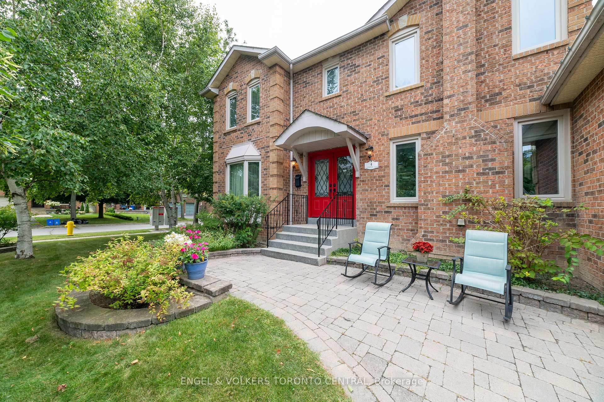 Photo 3 of 4 Flazington Court, Ajax, South East — HOMEH