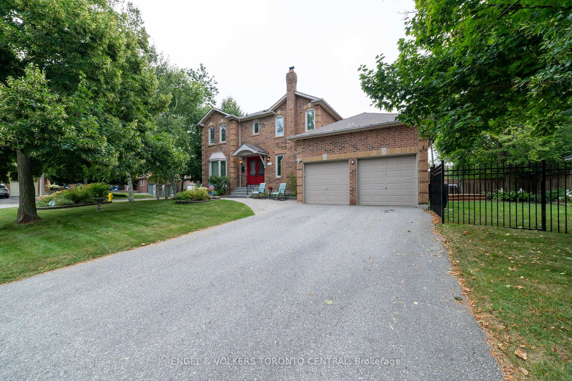 Photo 4 of 4 Flazington Court, Ajax, South East — HOMEH