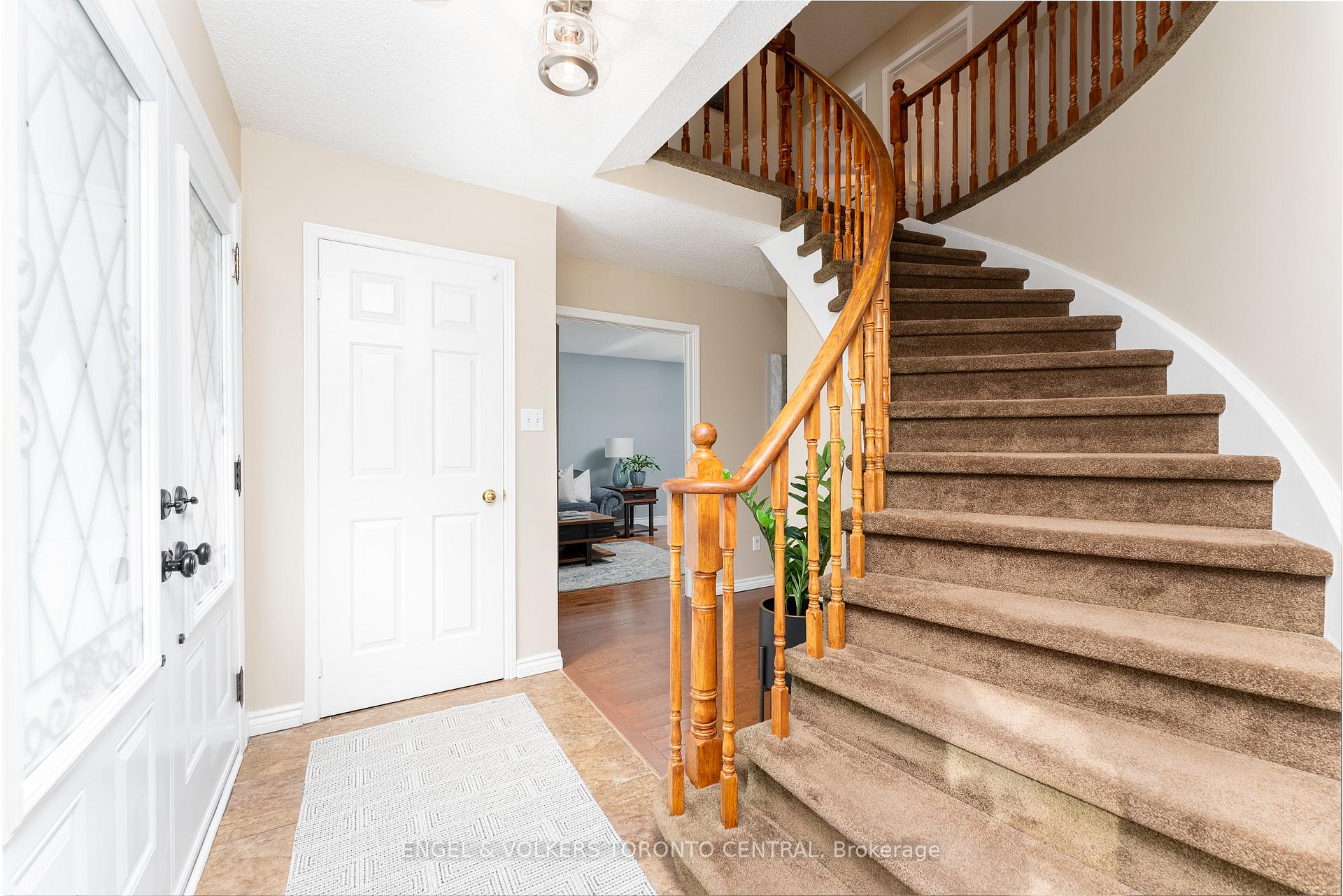 Photo 6 of 4 Flazington Court, Ajax, South East — HOMEH