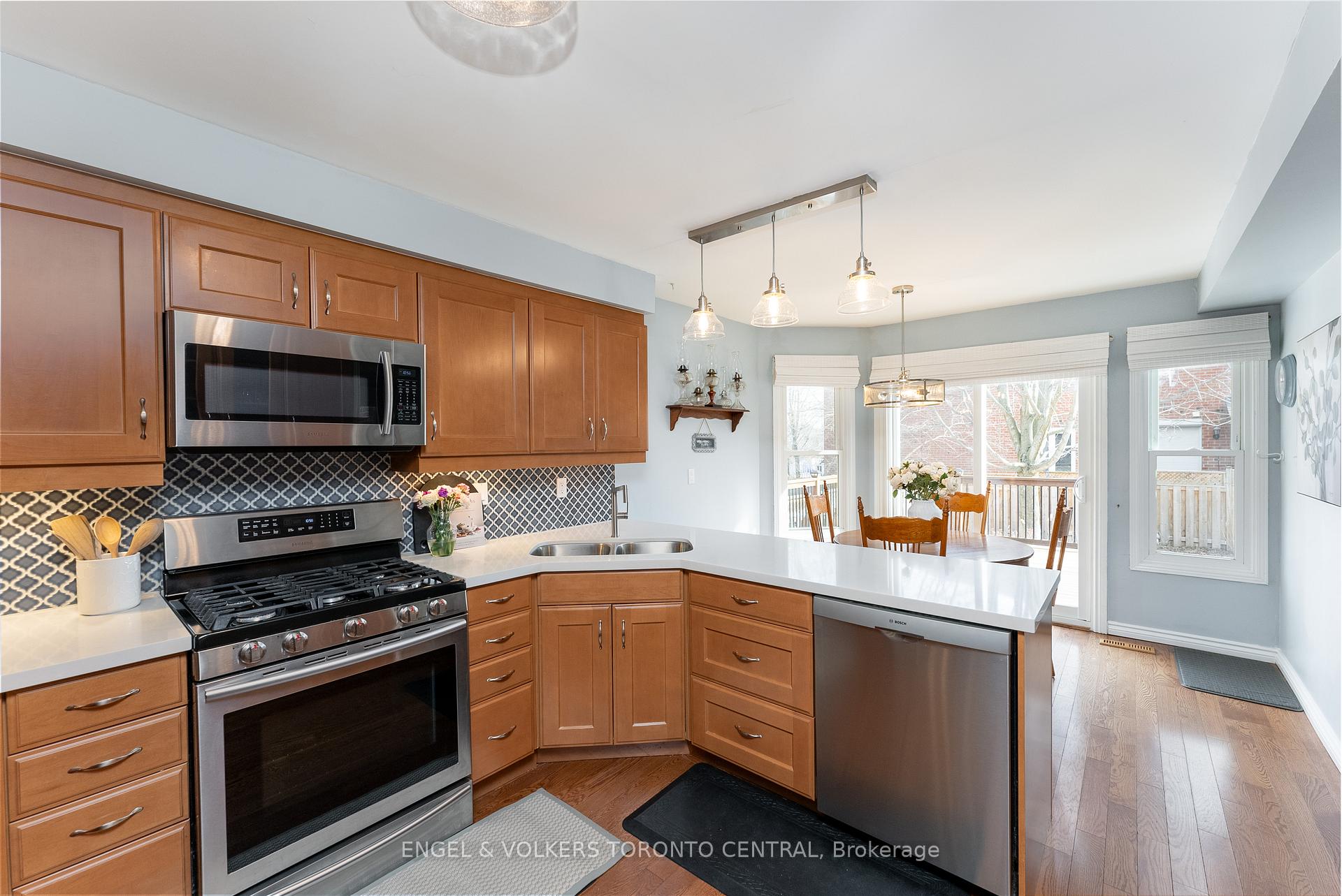 Photo 10 of 4 Flazington Court, Ajax, South East — HOMEH