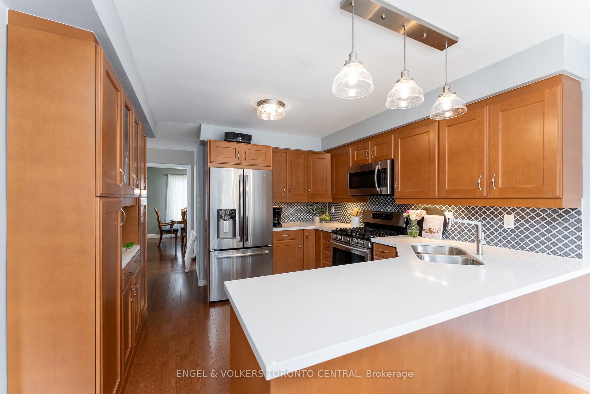 Photo 11 of 4 Flazington Court, Ajax, South East — HOMEH