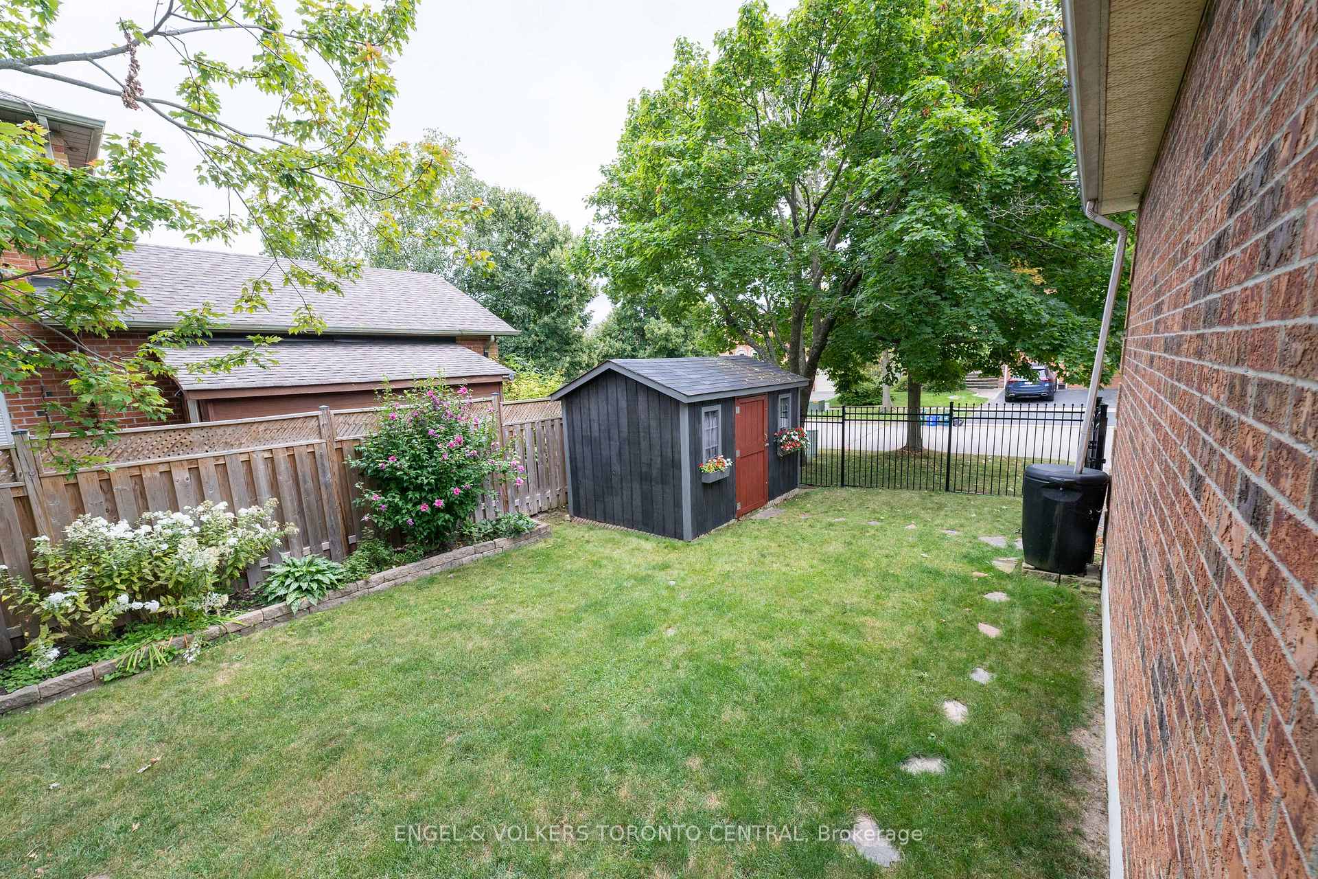 Photo 38 of 4 Flazington Court, Ajax, South East — HOMEH