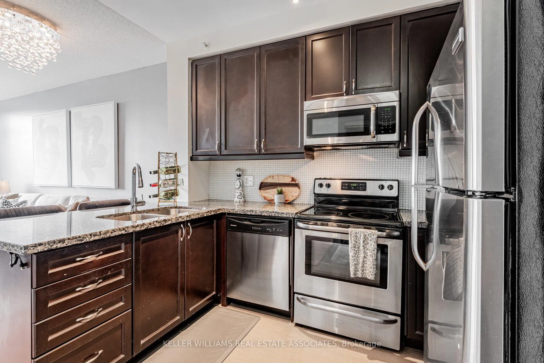 Photo 2 of Unit 210, 2396 Major Mackenzie Drive, Vaughan, Maple — HOMEH
