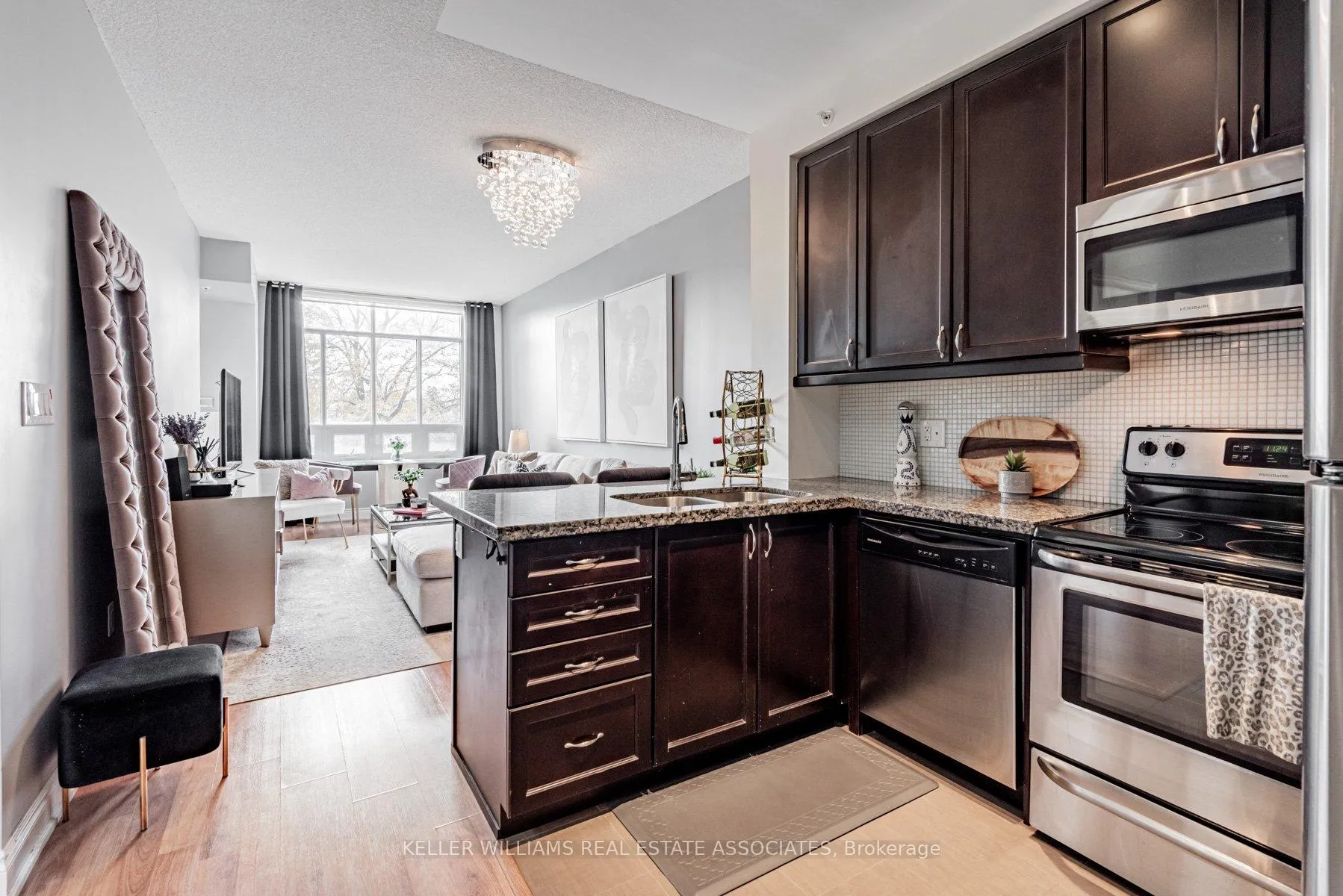 Photo 3 of Unit 210, 2396 Major Mackenzie Drive, Vaughan, Maple — HOMEH
