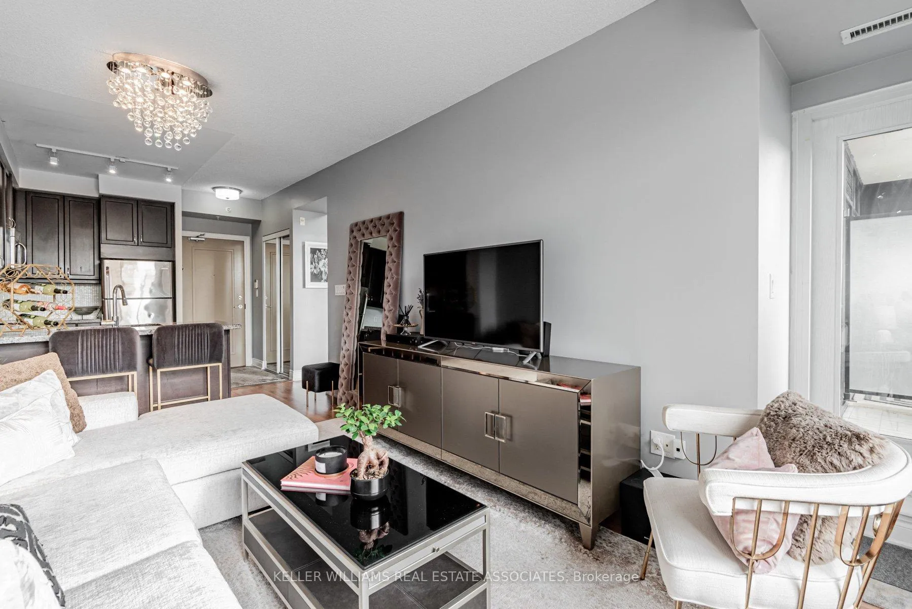 Photo 5 of Unit 210, 2396 Major Mackenzie Drive, Vaughan, Maple — HOMEH