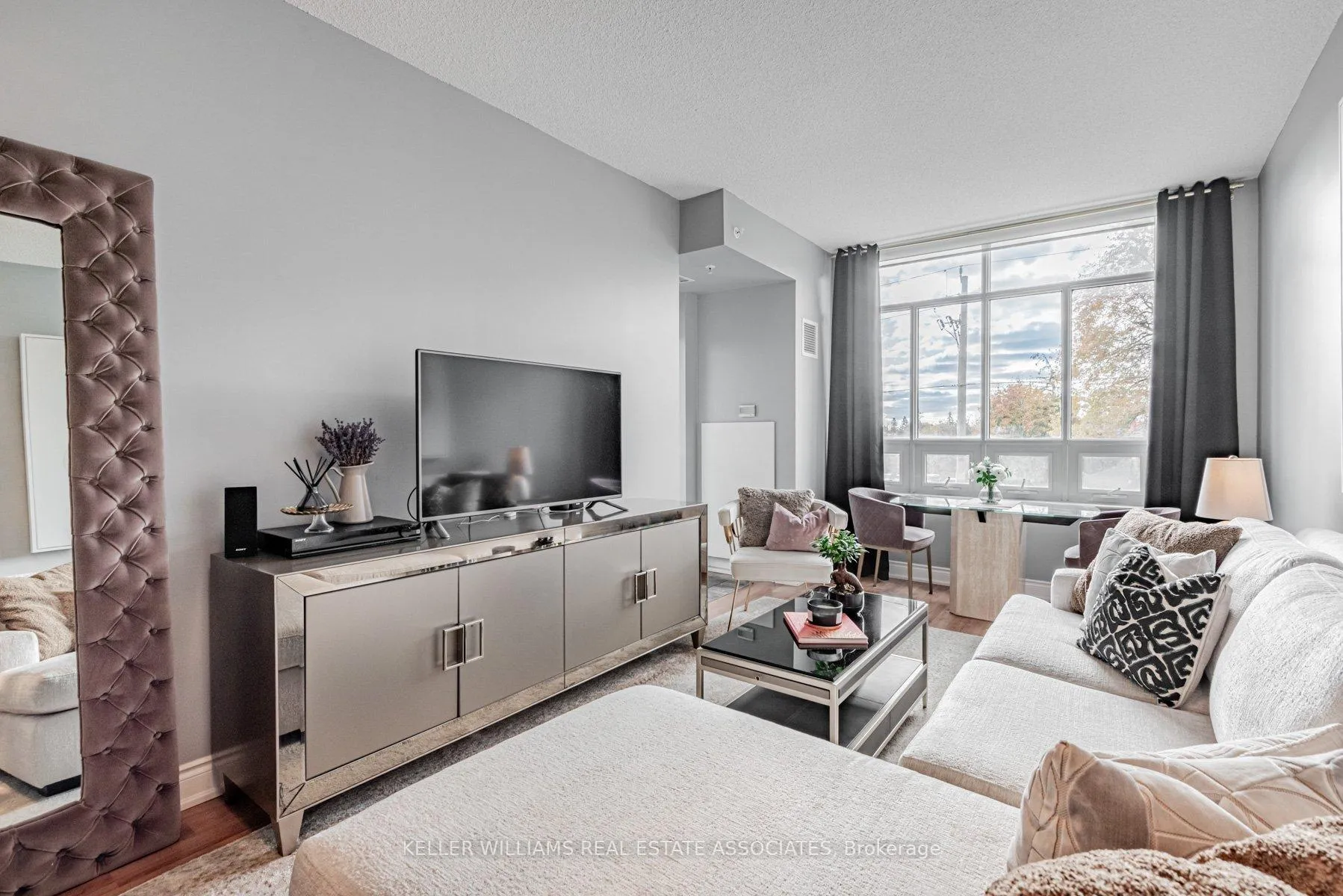 Photo 6 of Unit 210, 2396 Major Mackenzie Drive, Vaughan, Maple — HOMEH