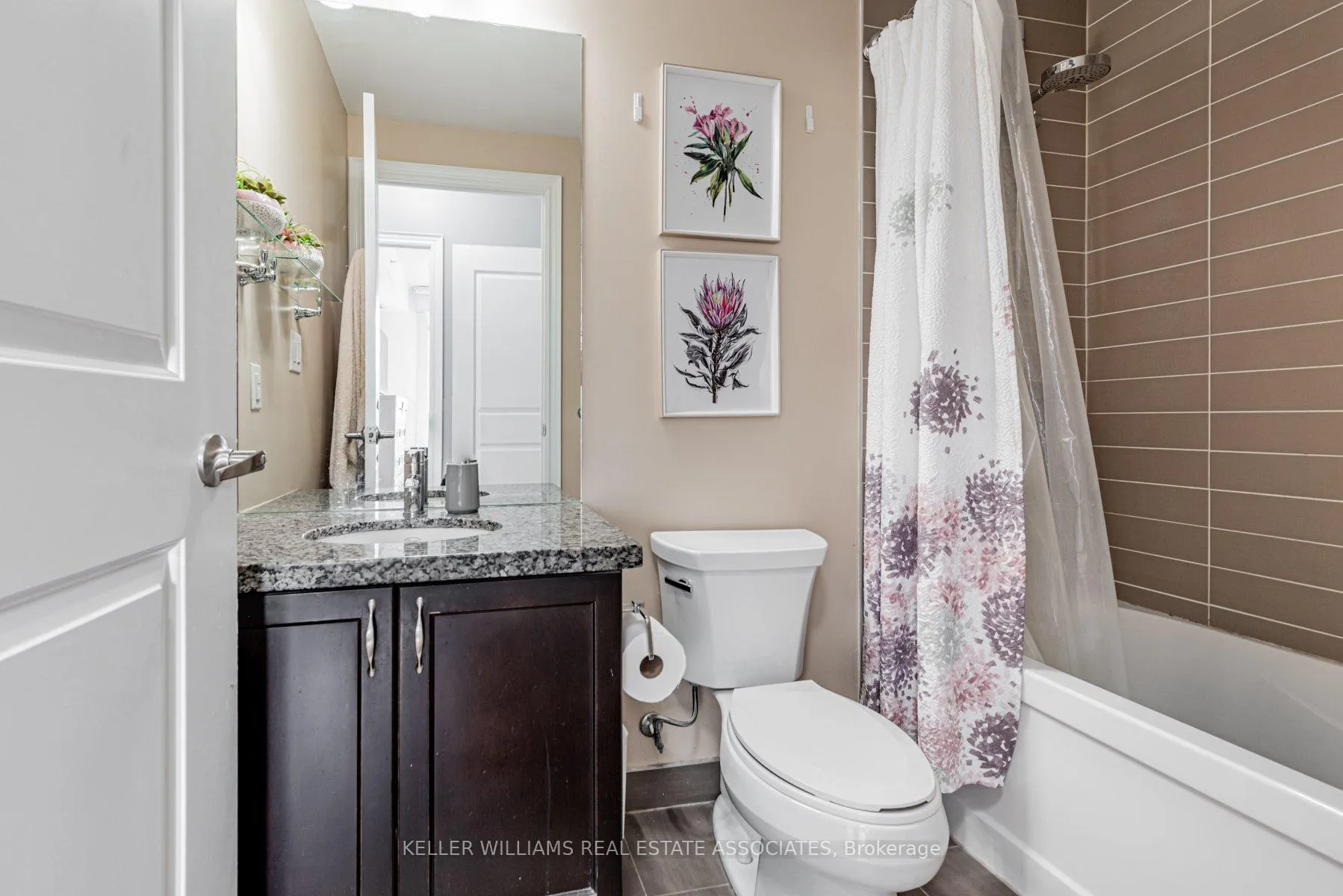 Photo 8 of Unit 210, 2396 Major Mackenzie Drive, Vaughan, Maple — HOMEH