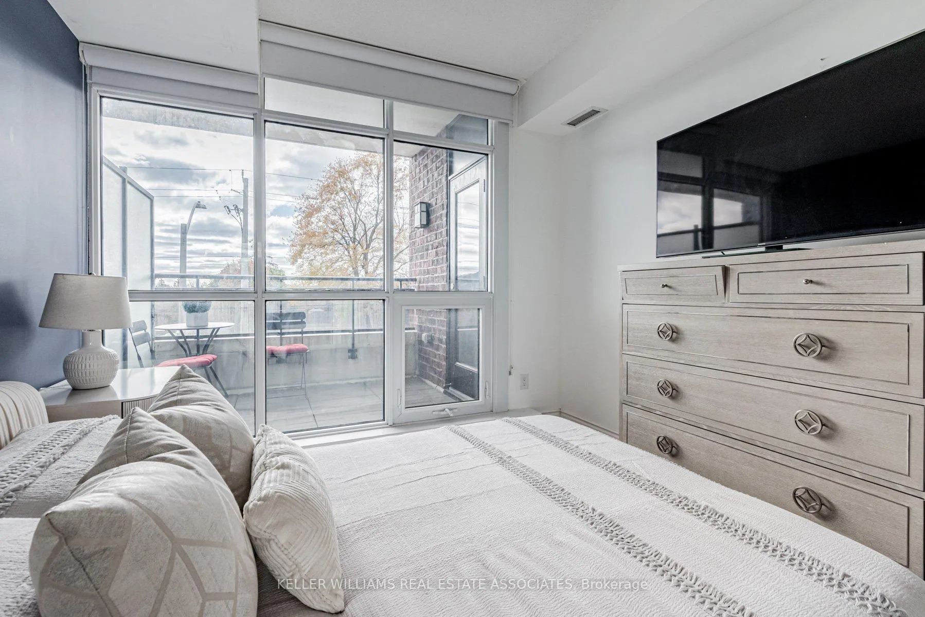 Photo 10 of Unit 210, 2396 Major Mackenzie Drive, Vaughan, Maple — HOMEH