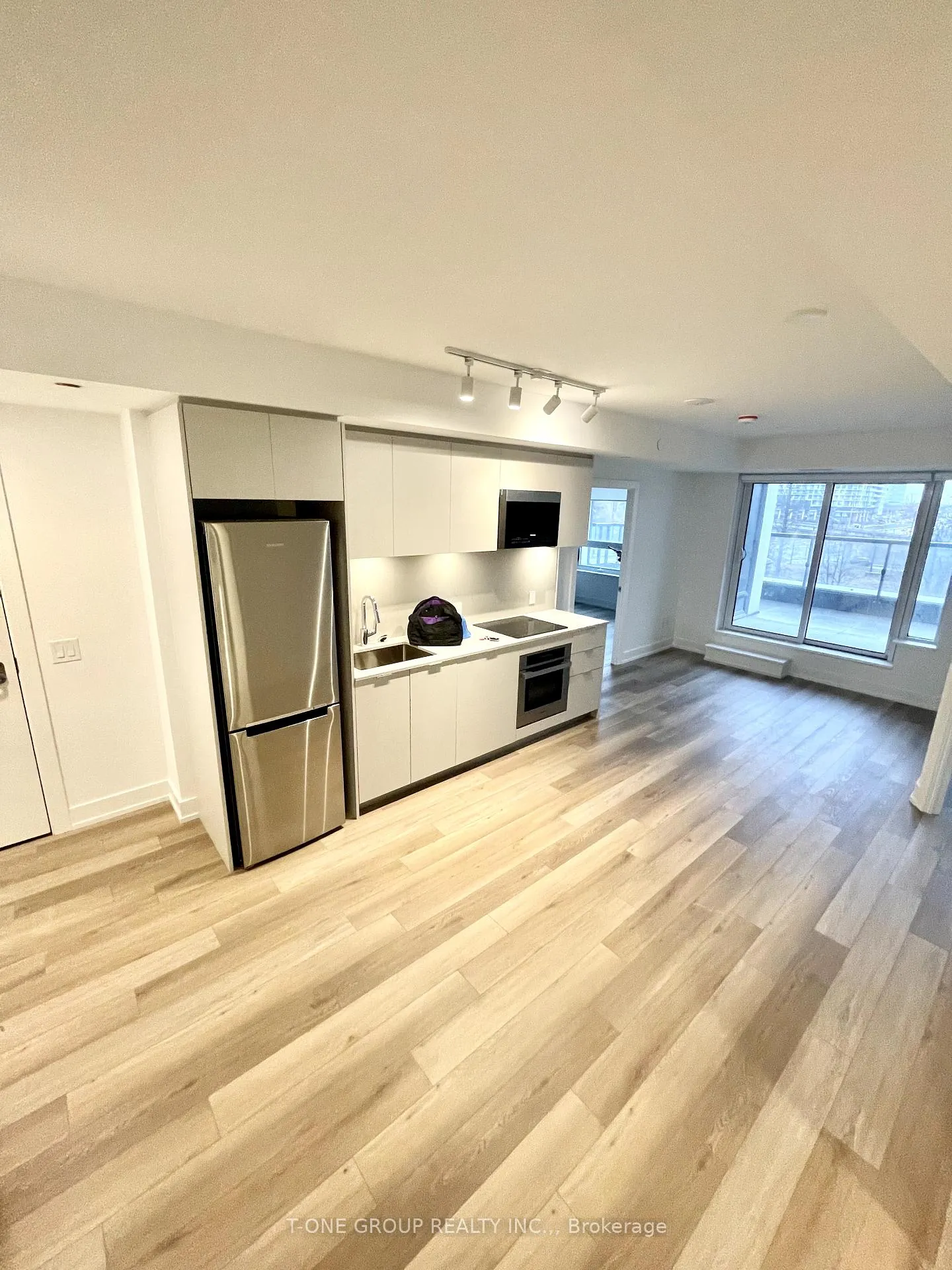 Photo 2 of Unit 318, 8 Cedarland Drive, Markham, Unionville — HOMEH