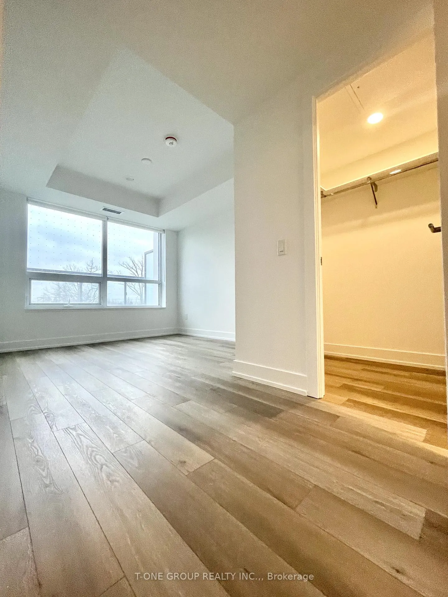 Photo 4 of Unit 318, 8 Cedarland Drive, Markham, Unionville — HOMEH
