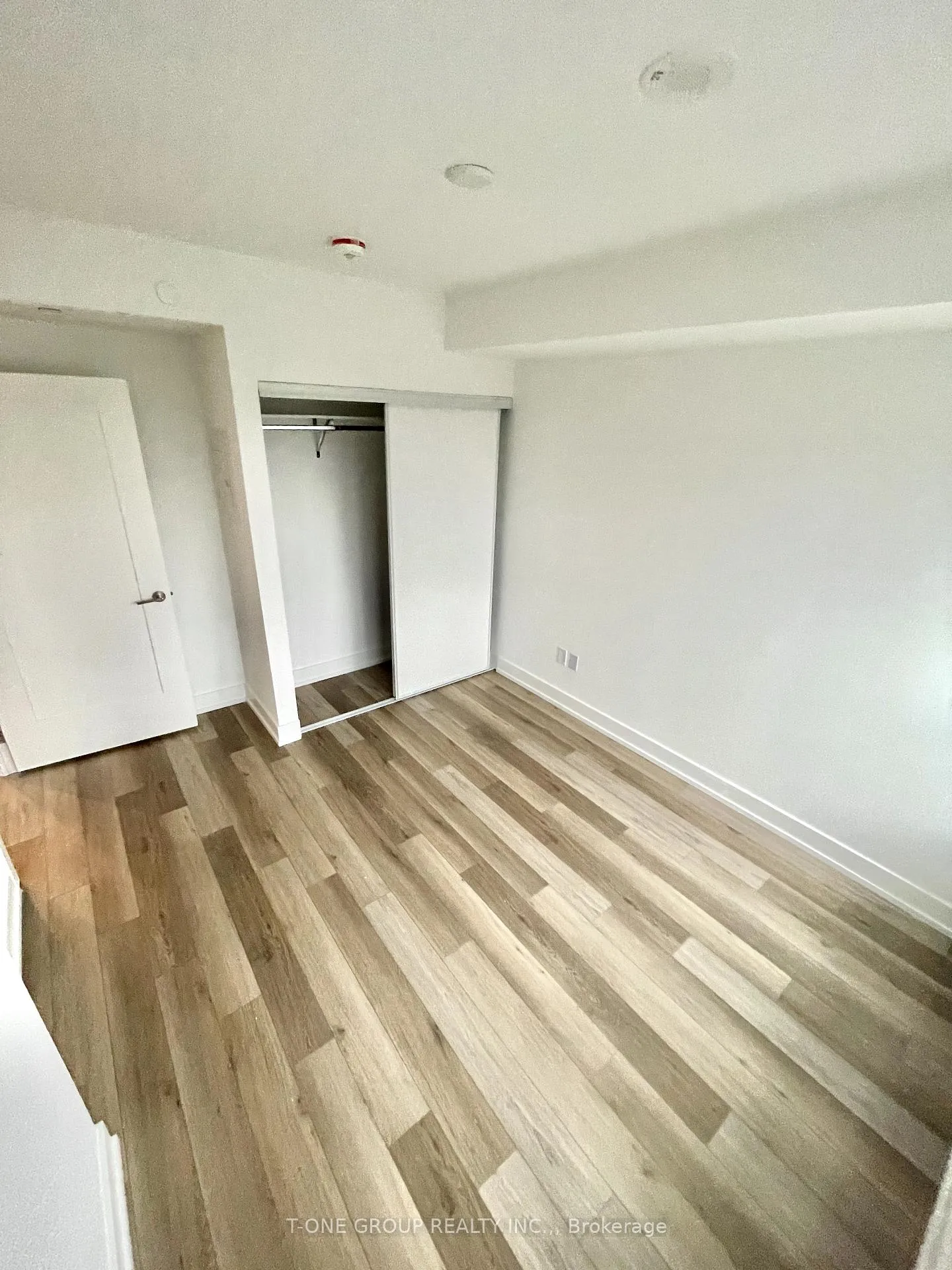 Photo 5 of Unit 318, 8 Cedarland Drive, Markham, Unionville — HOMEH