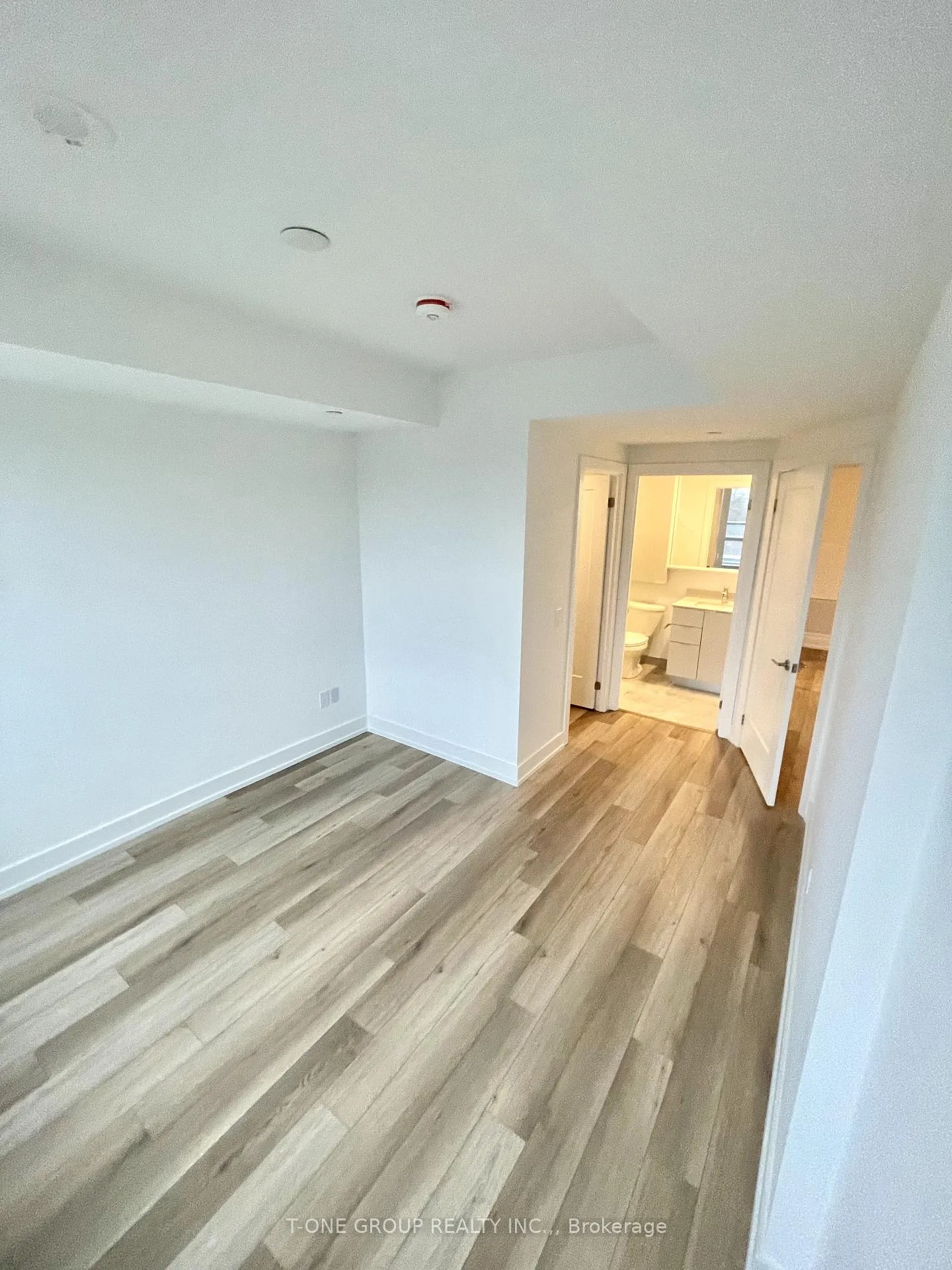 Photo 6 of Unit 318, 8 Cedarland Drive, Markham, Unionville — HOMEH
