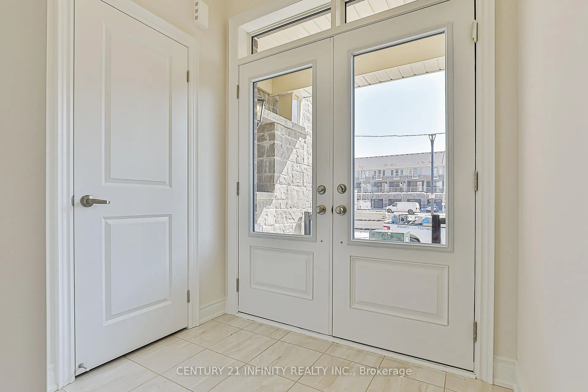 Photo 4 of 2964 Gatestone Path, Pickering, Rural Pickering — HOMEH