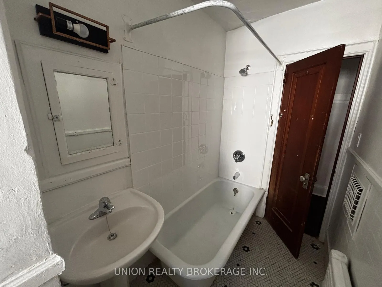 Photo 3 of Unit 8, 59 Balsam Avenue, Toronto, The Beaches — HOMEH