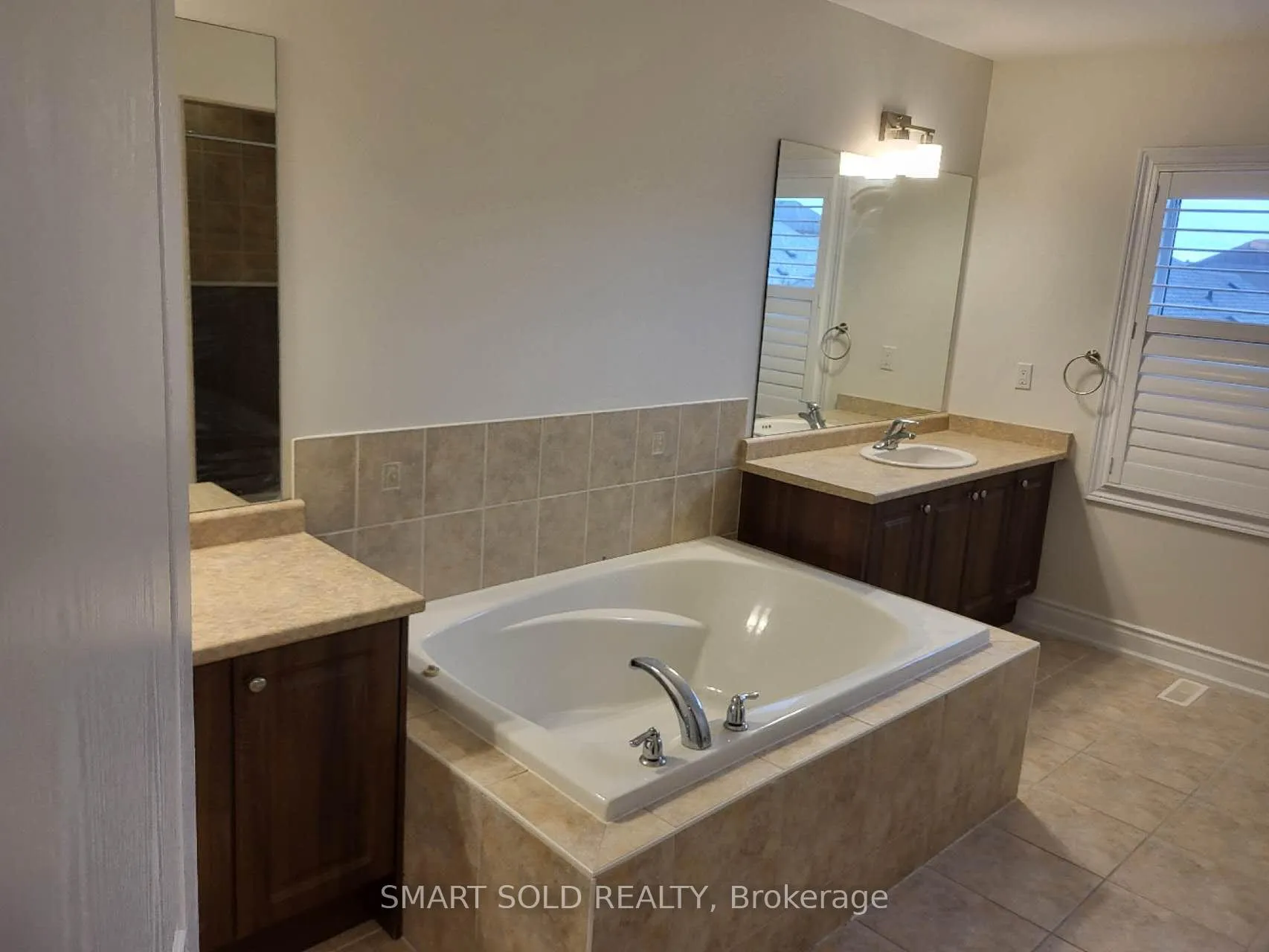 Photo 4 of 30 Holst Avenue, Markham, Berczy — HOMEH