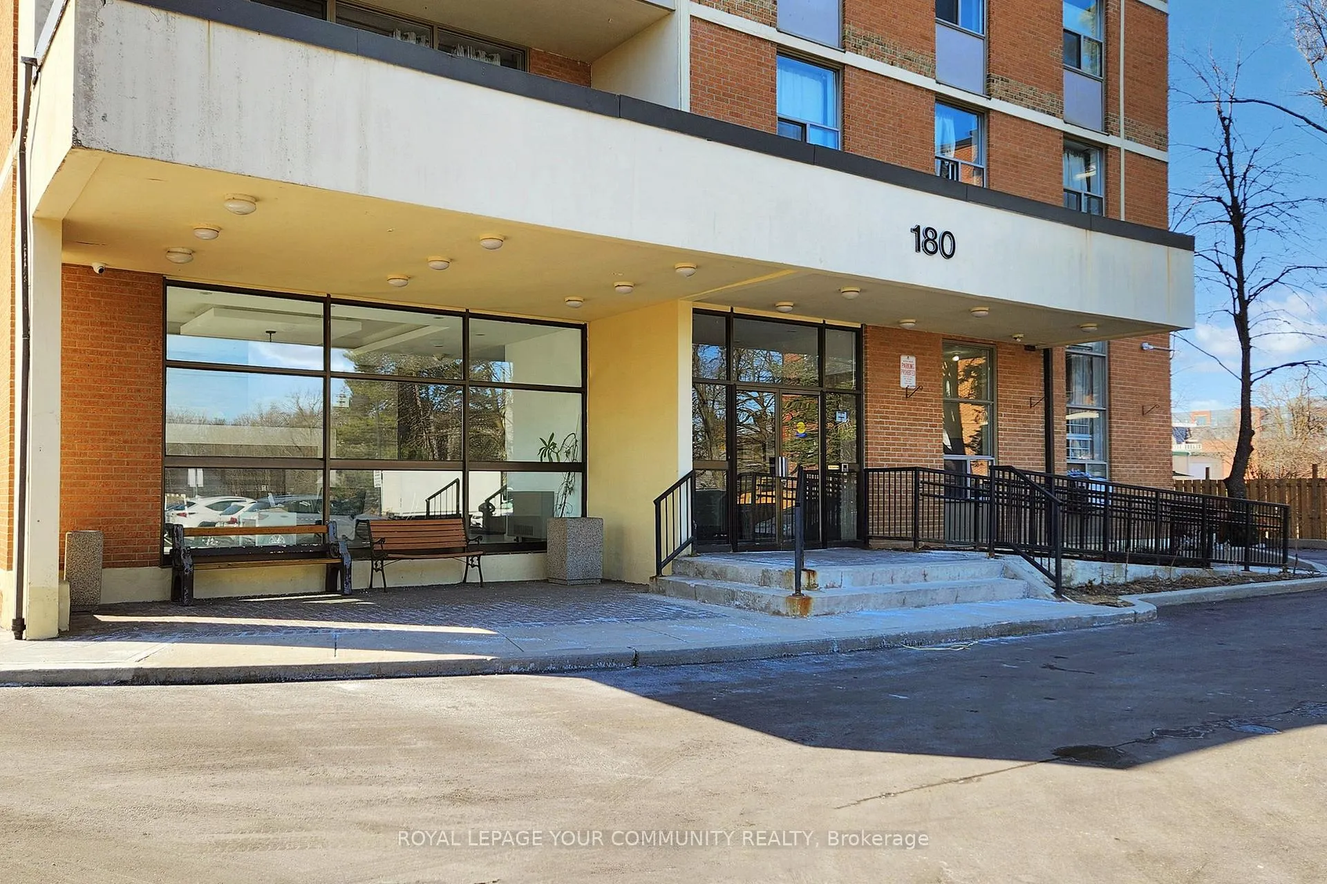 Photo 2 of Unit 211, 180 Dudley Avenue, Markham, Thornhill — HOMEH