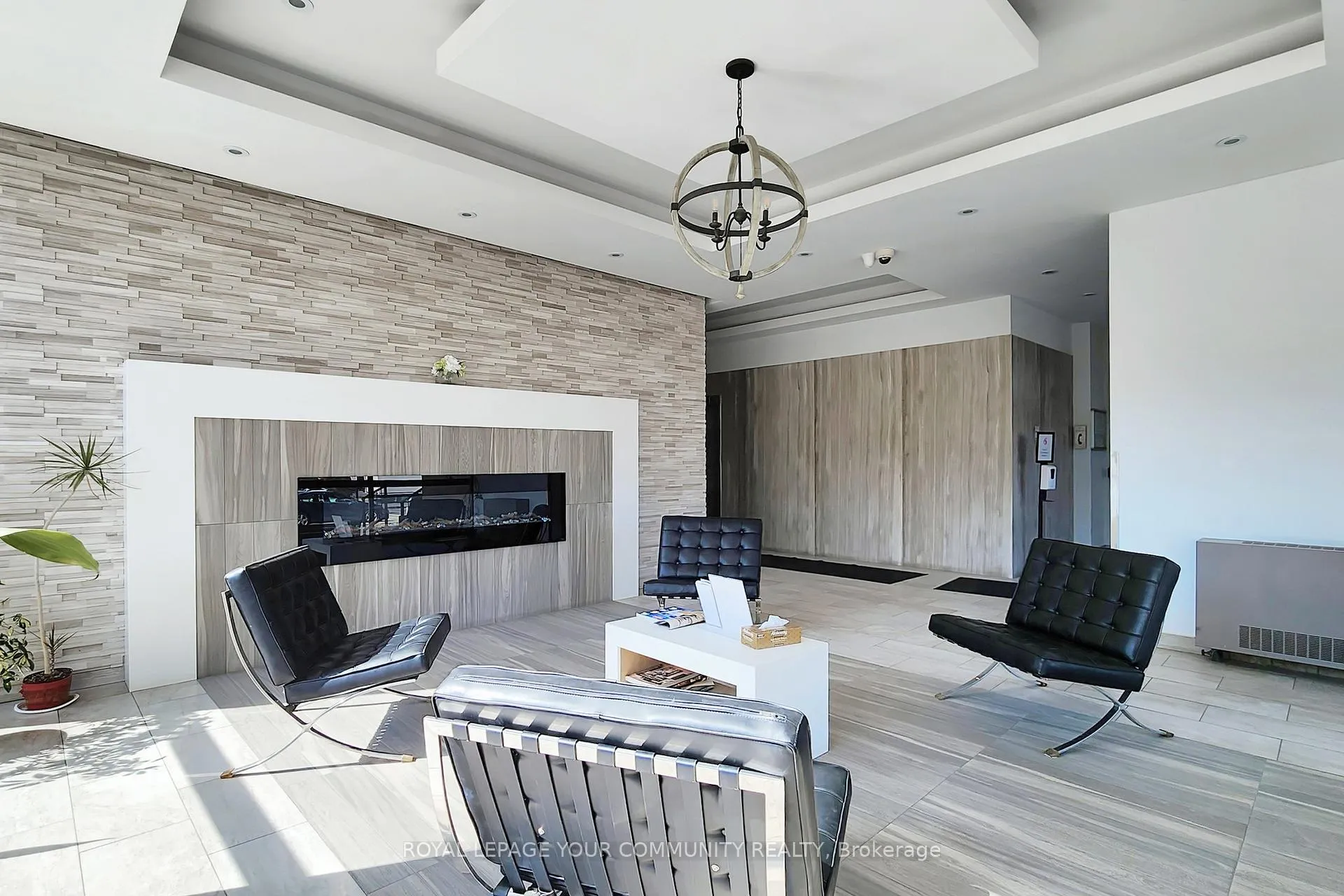 Photo 4 of Unit 211, 180 Dudley Avenue, Markham, Thornhill — HOMEH