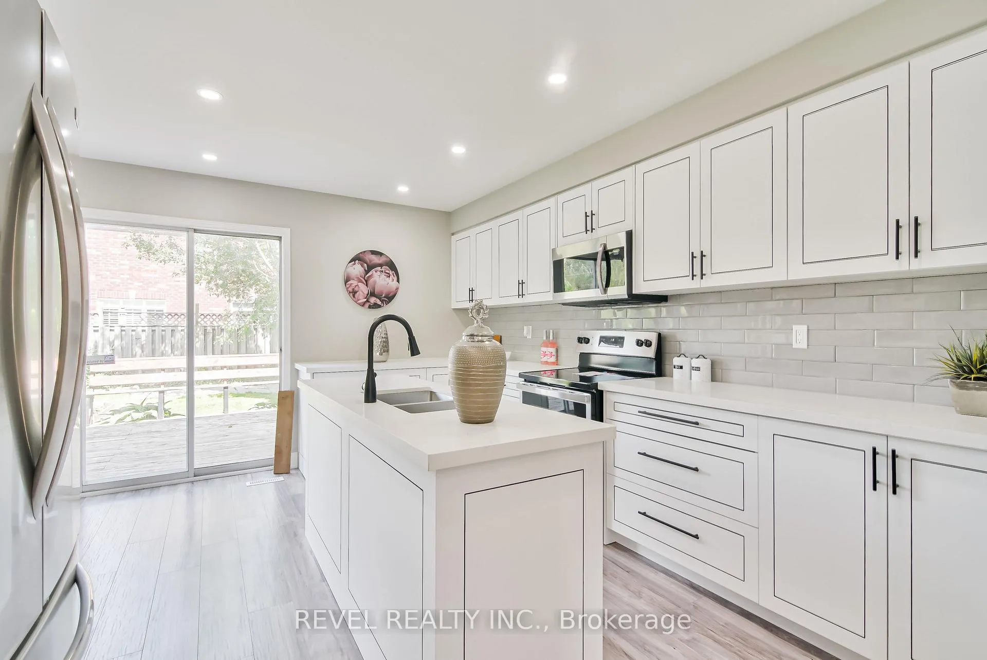 Photo 4 of 120 Elford Drive, Clarington, Bowmanville — HOMEH