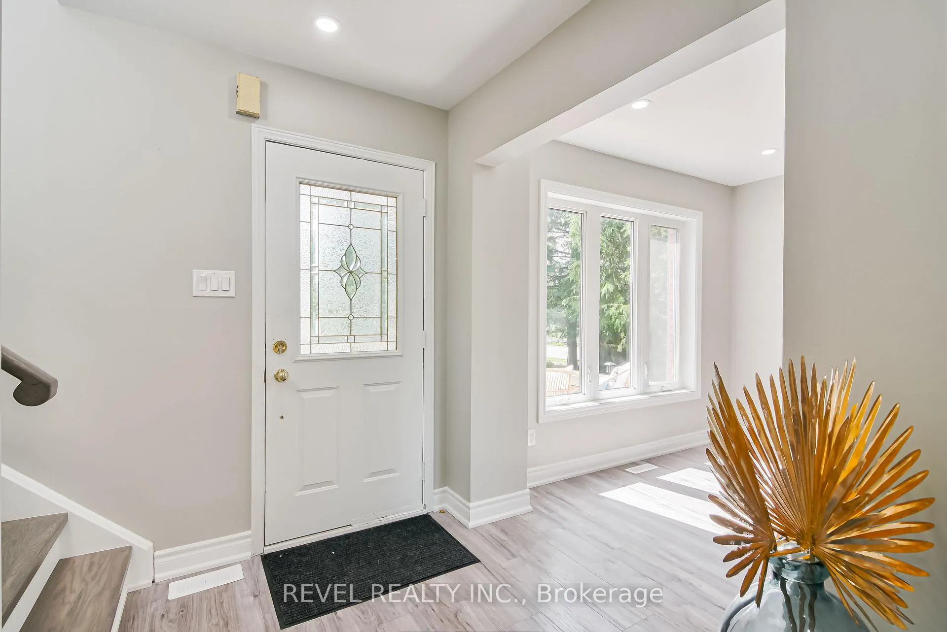 Photo 6 of 120 Elford Drive, Clarington, Bowmanville — HOMEH