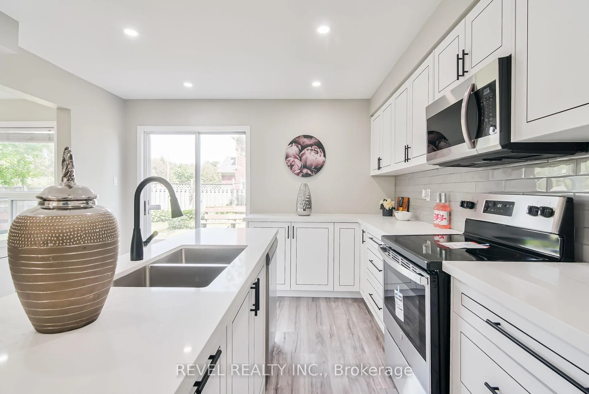 Photo 7 of 120 Elford Drive, Clarington, Bowmanville — HOMEH
