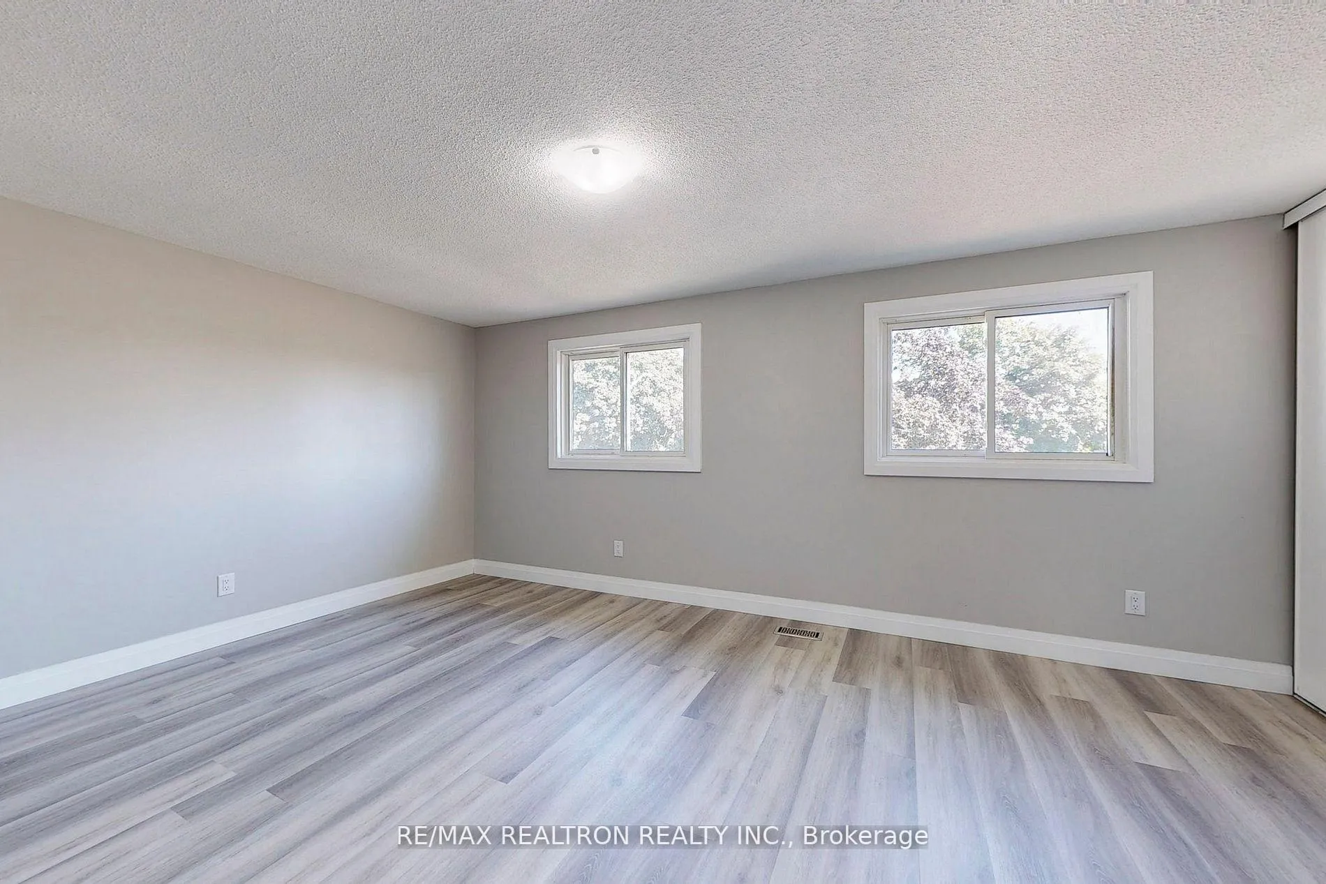 Photo 18 of 338 Limerick Street, Oshawa, Vanier — HOMEH