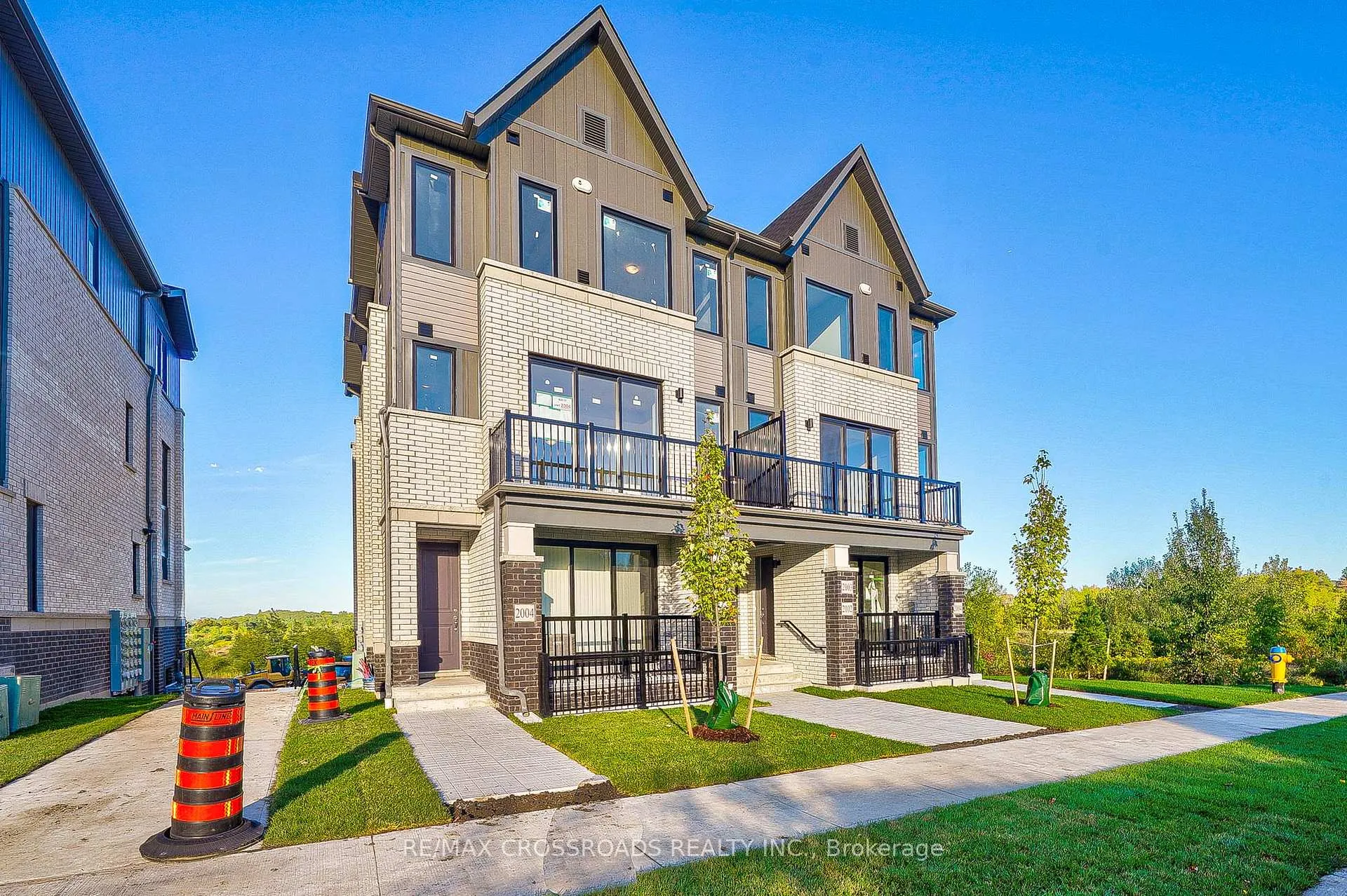 Front of Unit 2002, 160 Densmore Road