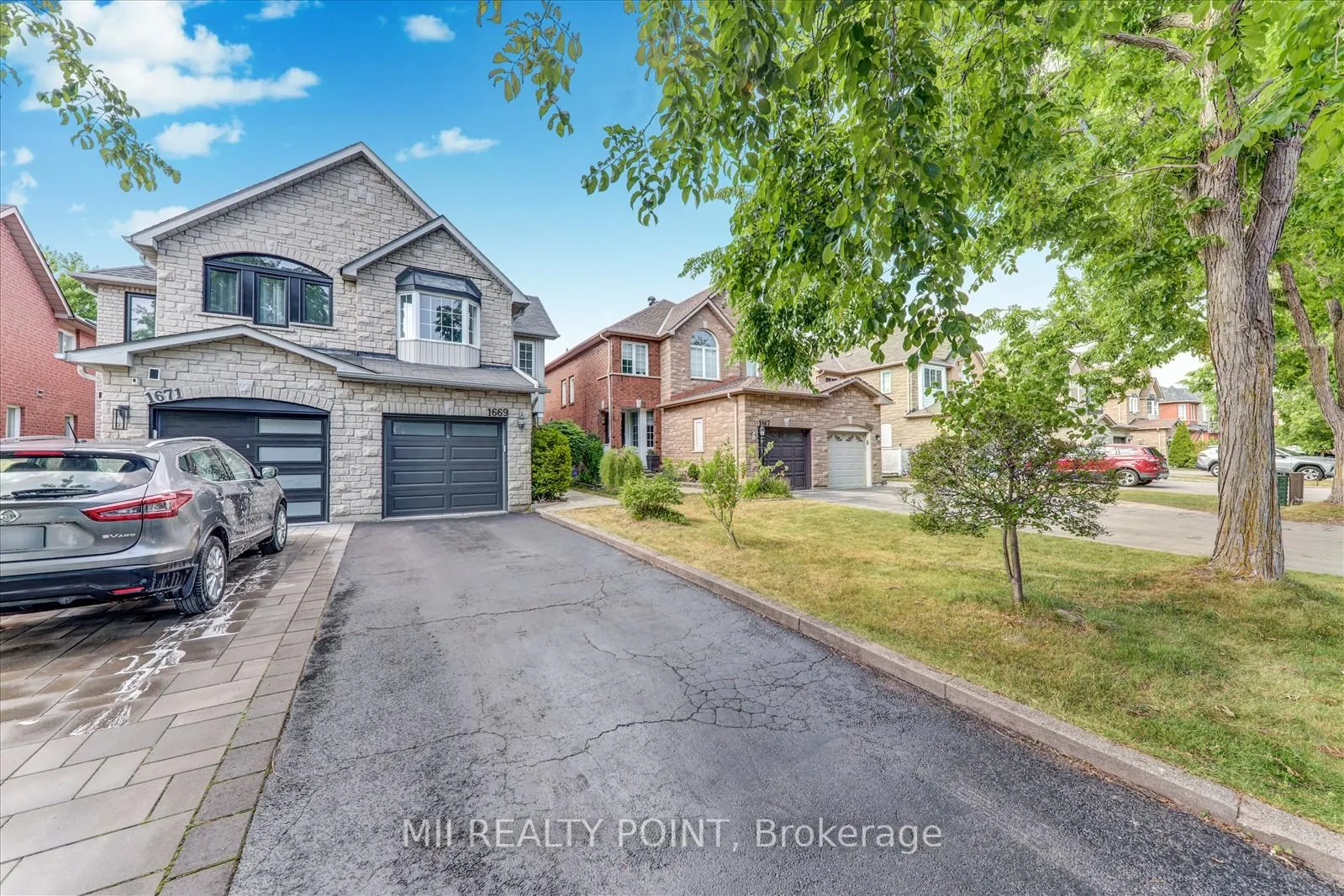 Photo 2 of 1669 Autumn Crescent, Pickering, Amberlea — HOMEH
