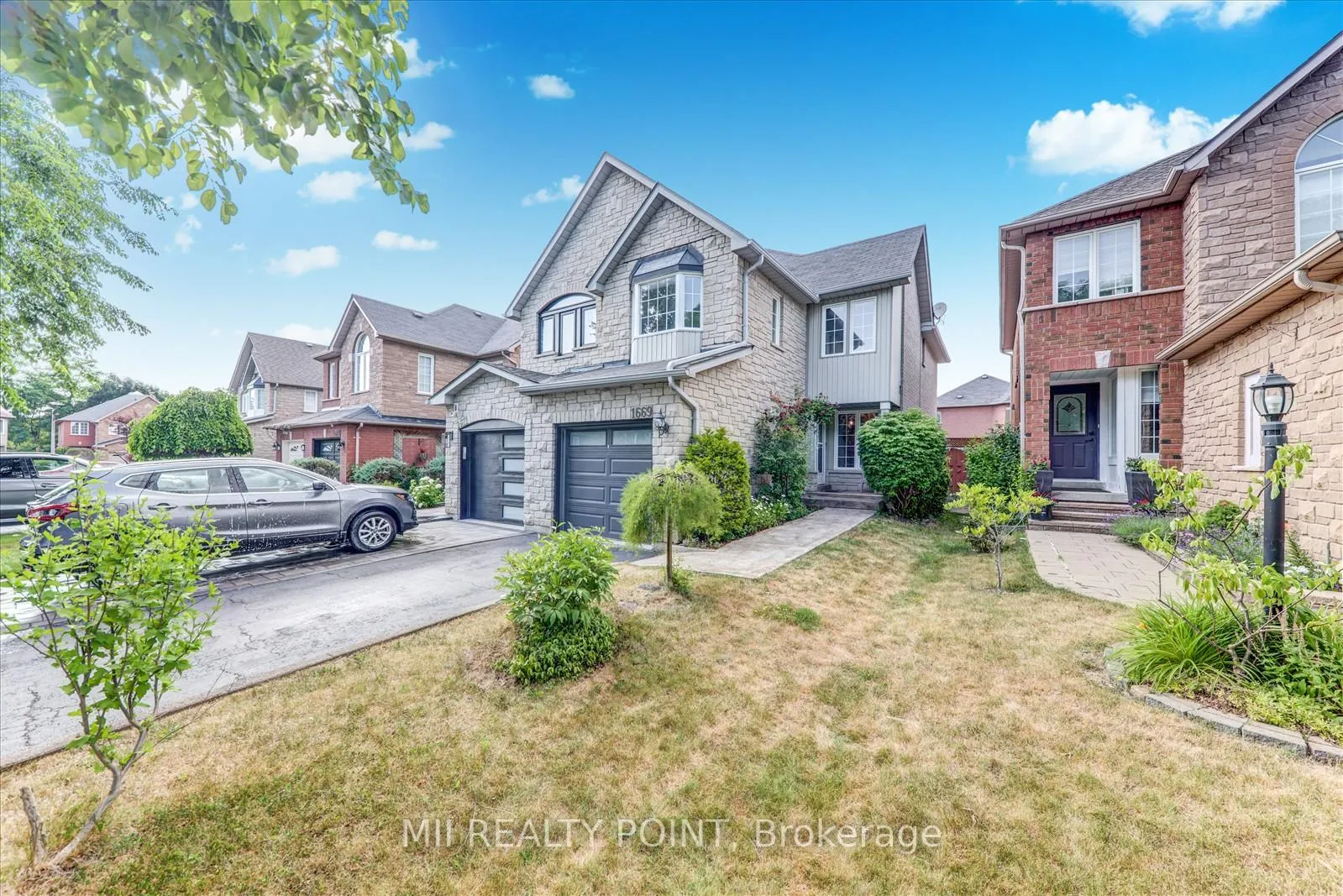 Photo 3 of 1669 Autumn Crescent, Pickering, Amberlea — HOMEH