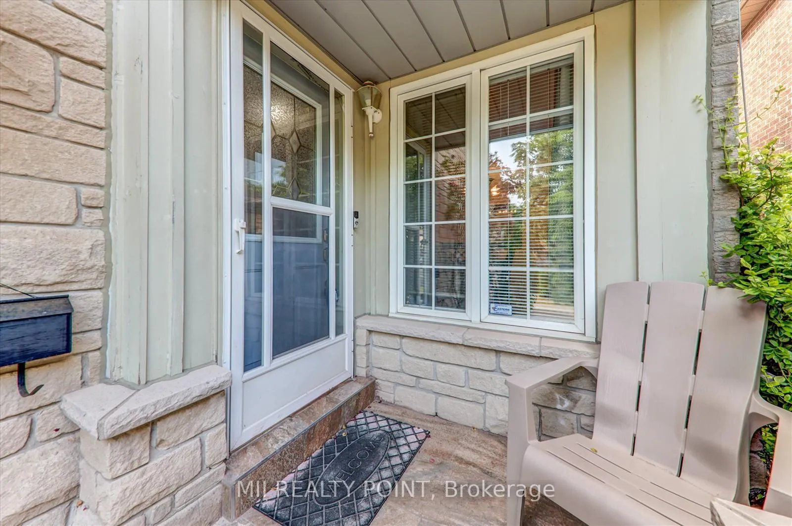 Photo 4 of 1669 Autumn Crescent, Pickering, Amberlea — HOMEH