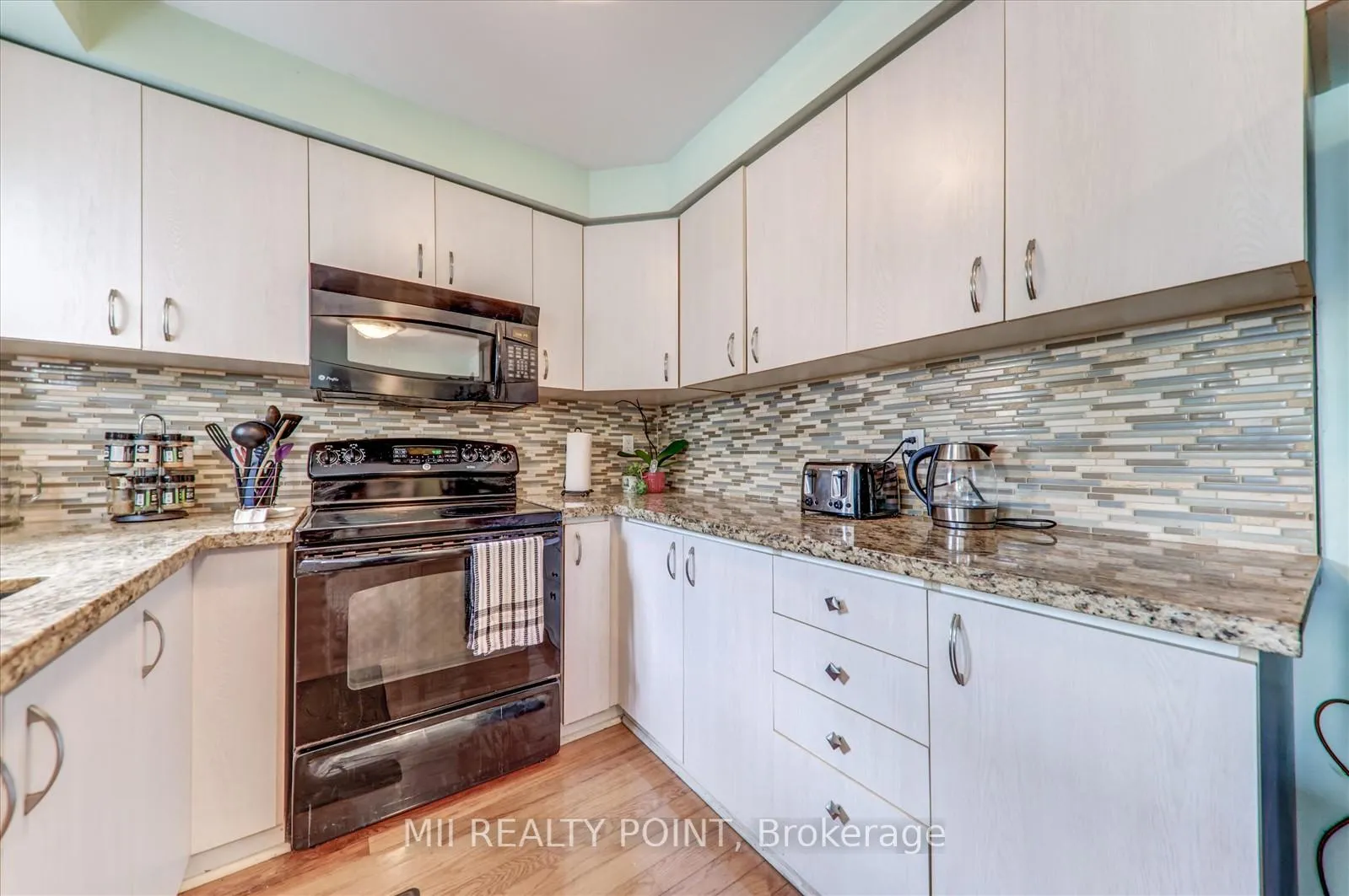 Photo 9 of 1669 Autumn Crescent, Pickering, Amberlea — HOMEH