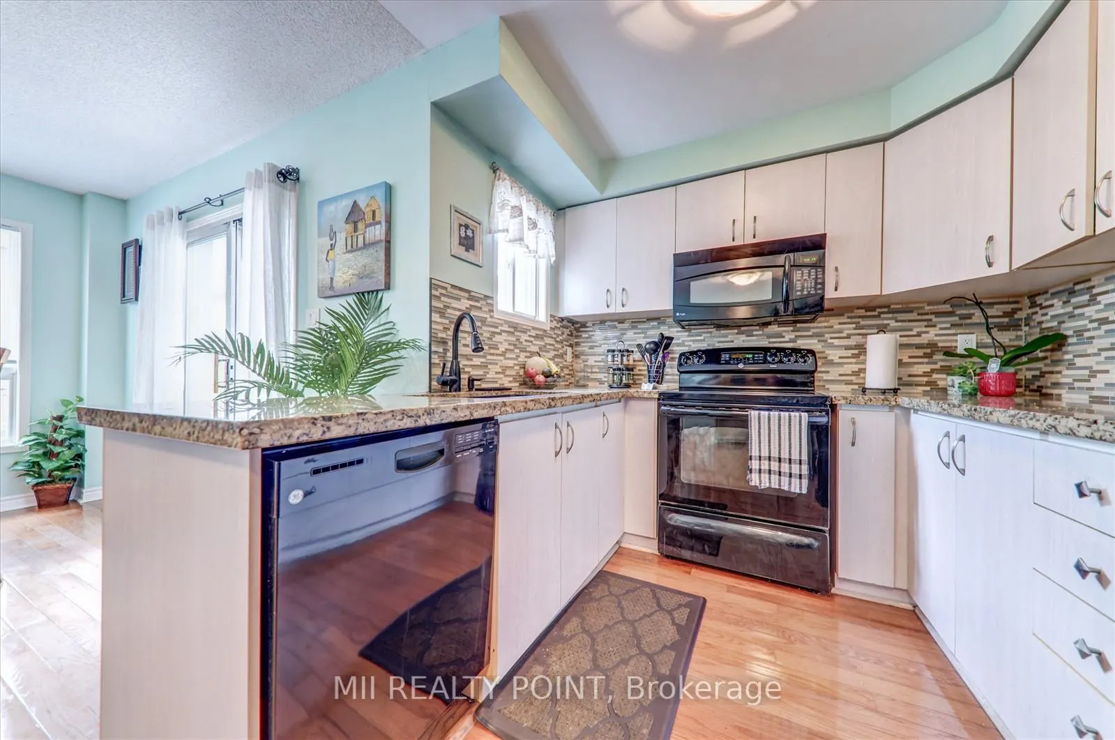 Photo 10 of 1669 Autumn Crescent, Pickering, Amberlea — HOMEH