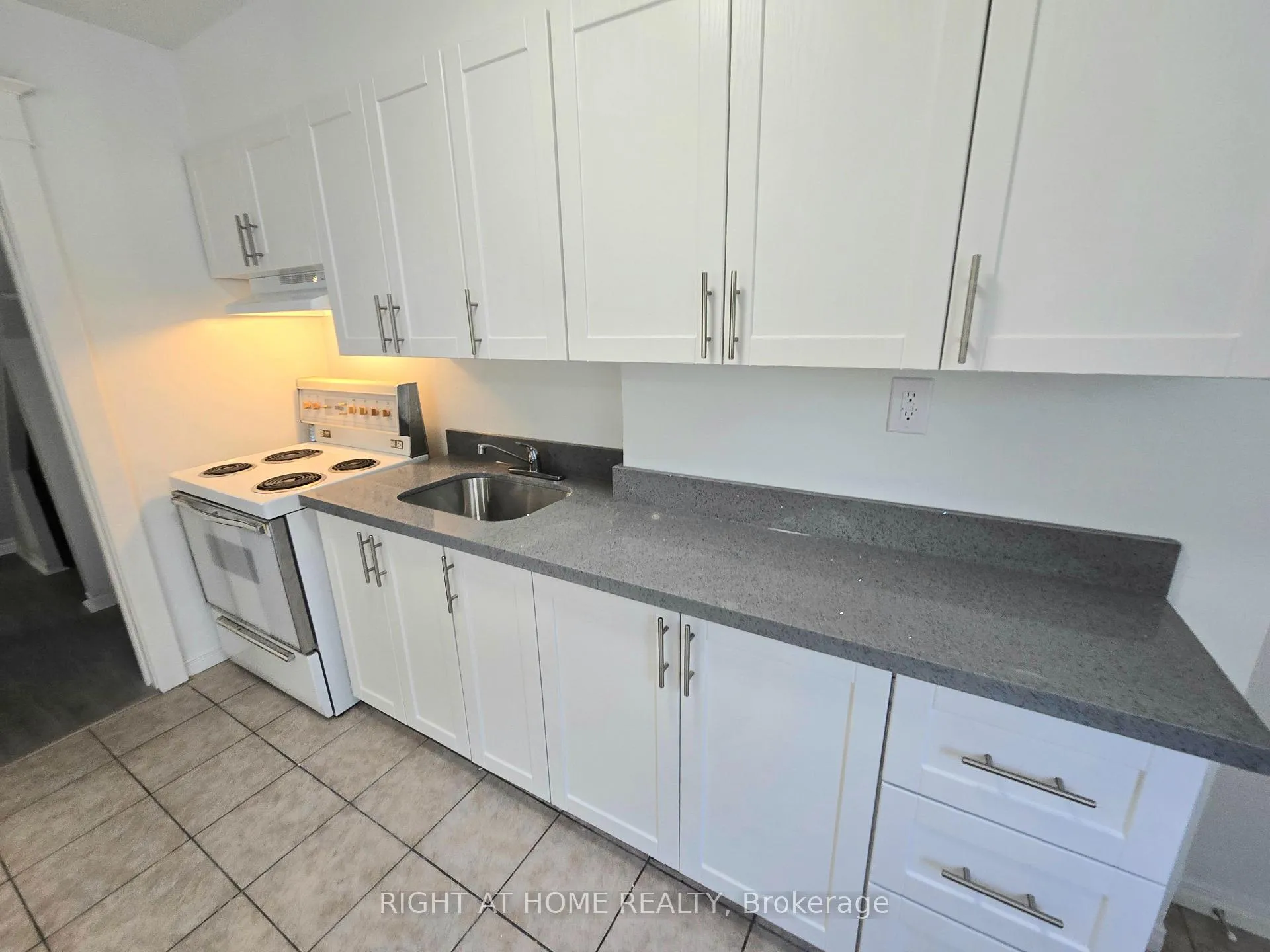 Photo 4 of Unit Main, 344 Glebeholme Boulevard, Toronto, Danforth — HOMEH