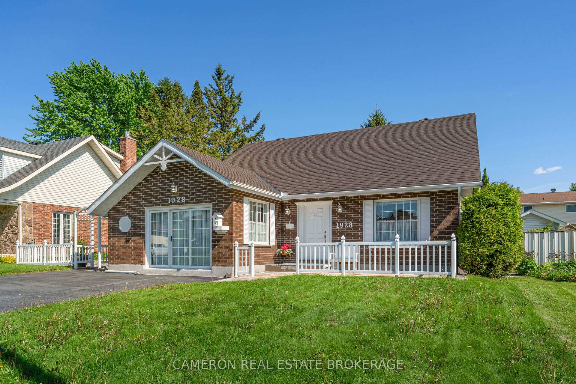 Photo 1 of 1928 Belvedere Crescent, Cornwall — HOMEH