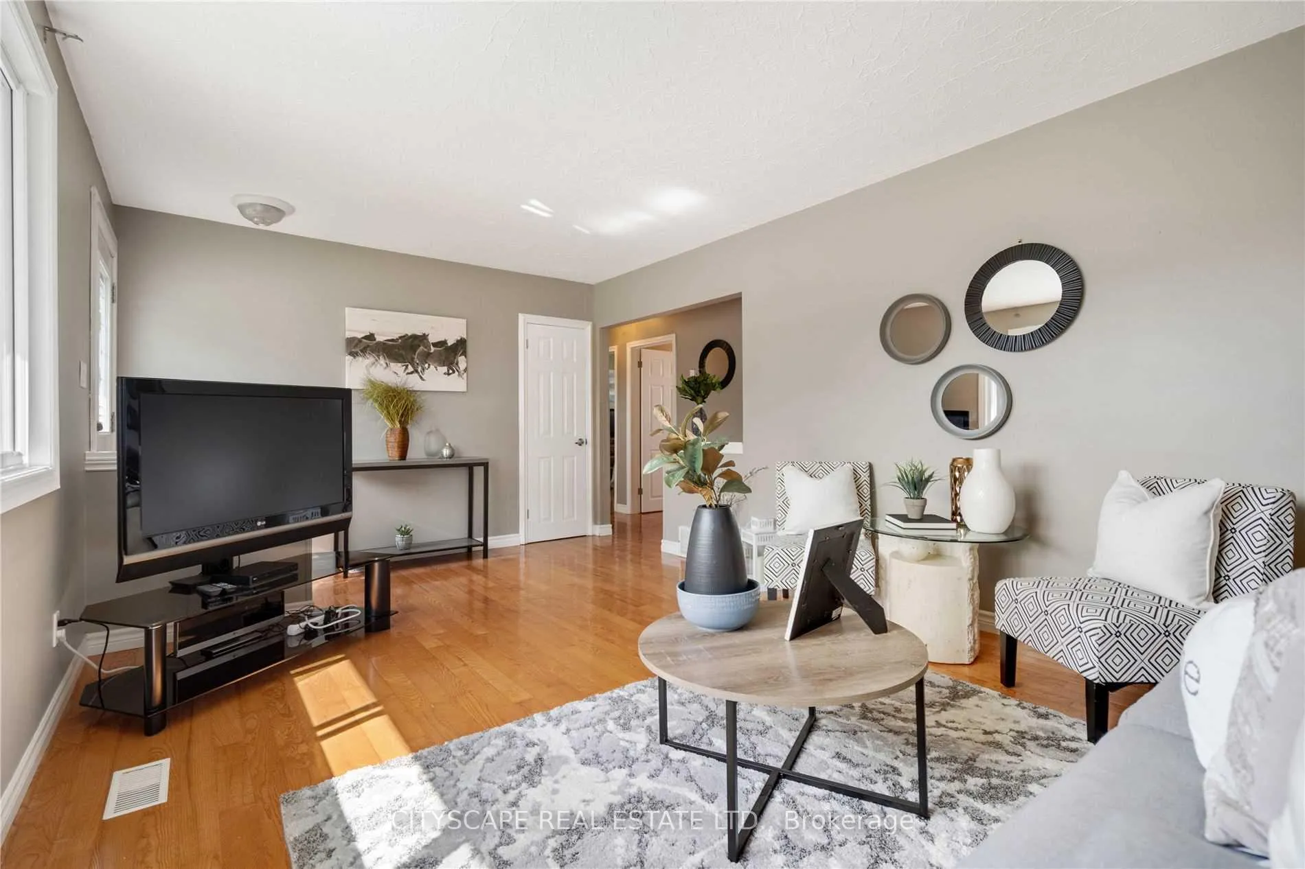 Photo 2 of 762 Olive Avenue, Oshawa, Donevan — HOMEH