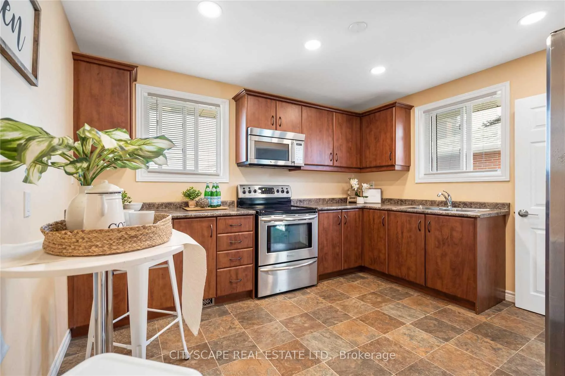 Photo 4 of 762 Olive Avenue, Oshawa, Donevan — HOMEH