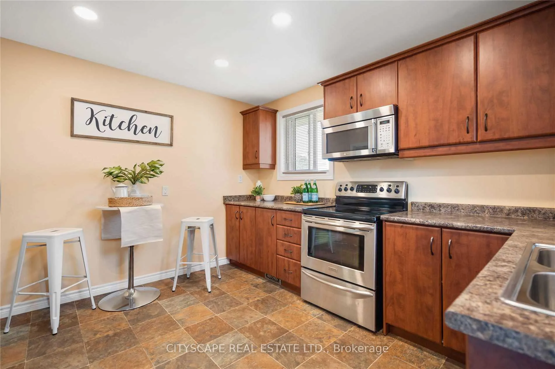 Photo 5 of 762 Olive Avenue, Oshawa, Donevan — HOMEH