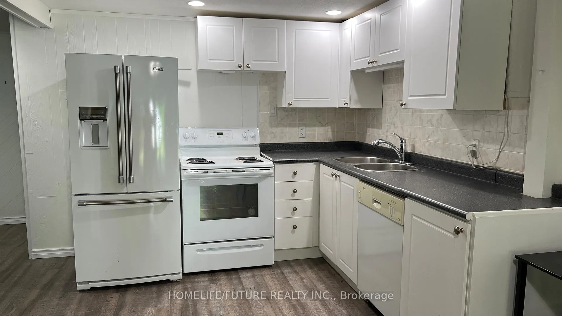 Photo 3 of 541 Charrington Avenue, Oshawa, Centennial — HOMEH