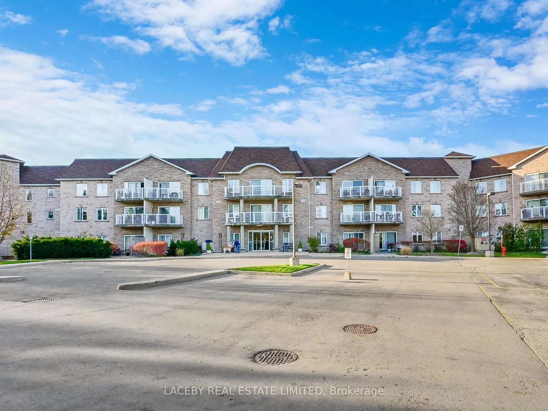 Photo 2 of Unit 313, 32 Church Street, King, Schomberg — HOMEH