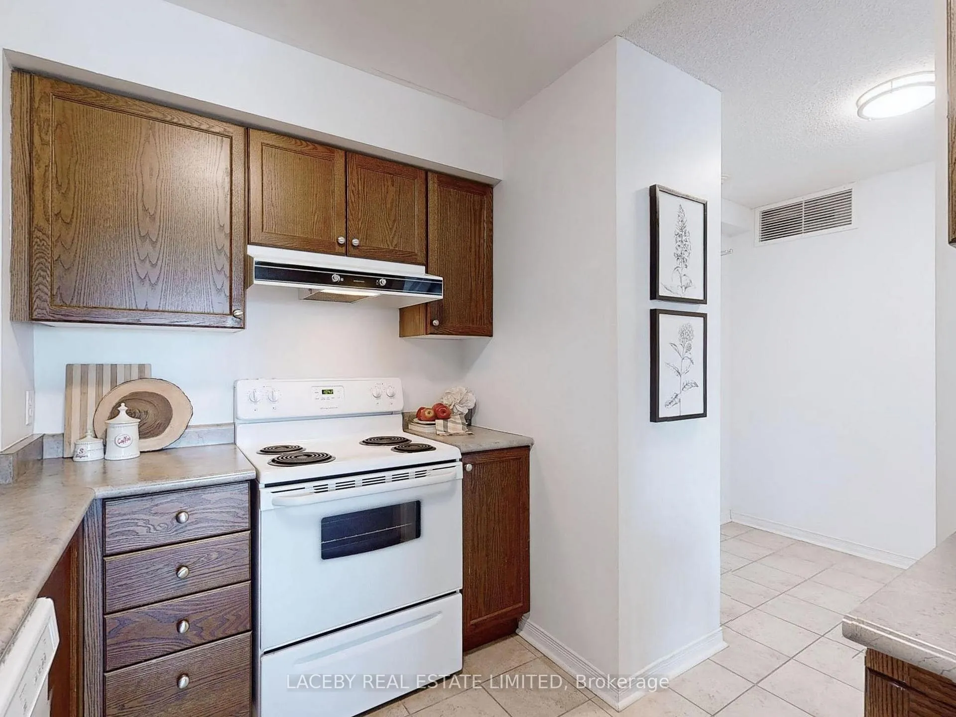 Photo 18 of Unit 313, 32 Church Street, King, Schomberg — HOMEH