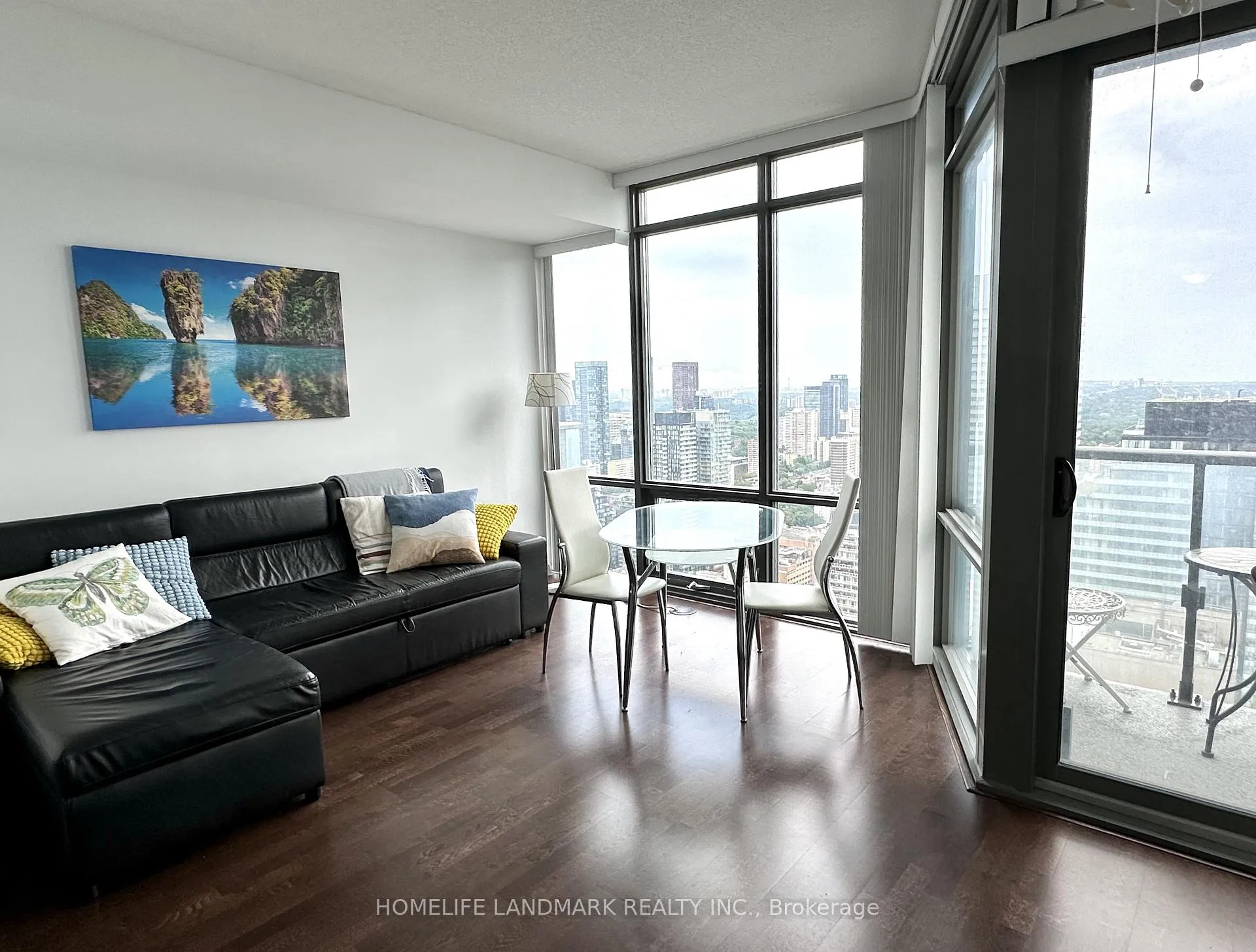 Front of Unit 4507, 832 Bay Street