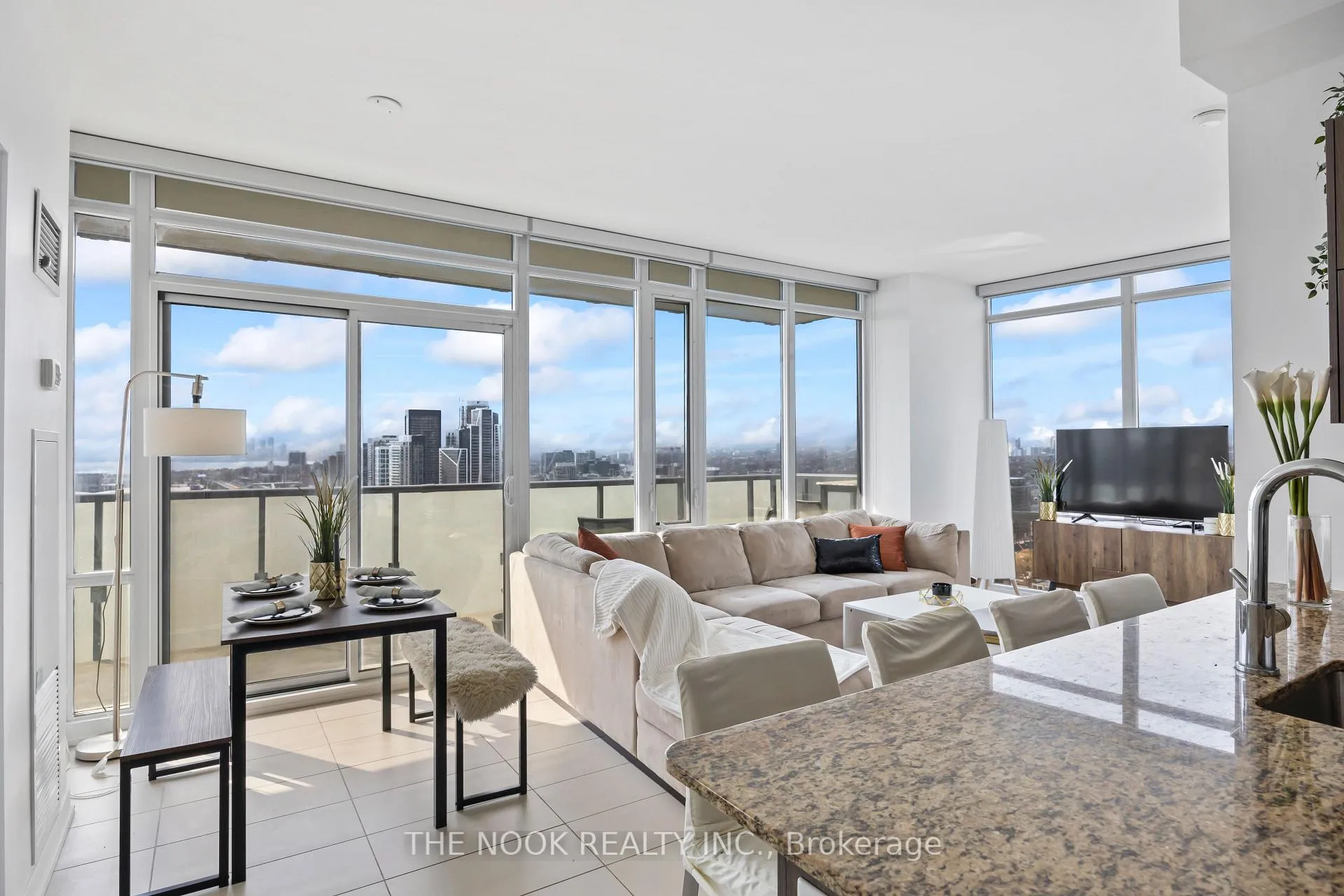 Photo 3 of Unit 2602, 170 Fort York Boulevard, Toronto, Waterfront Communities — HOMEH