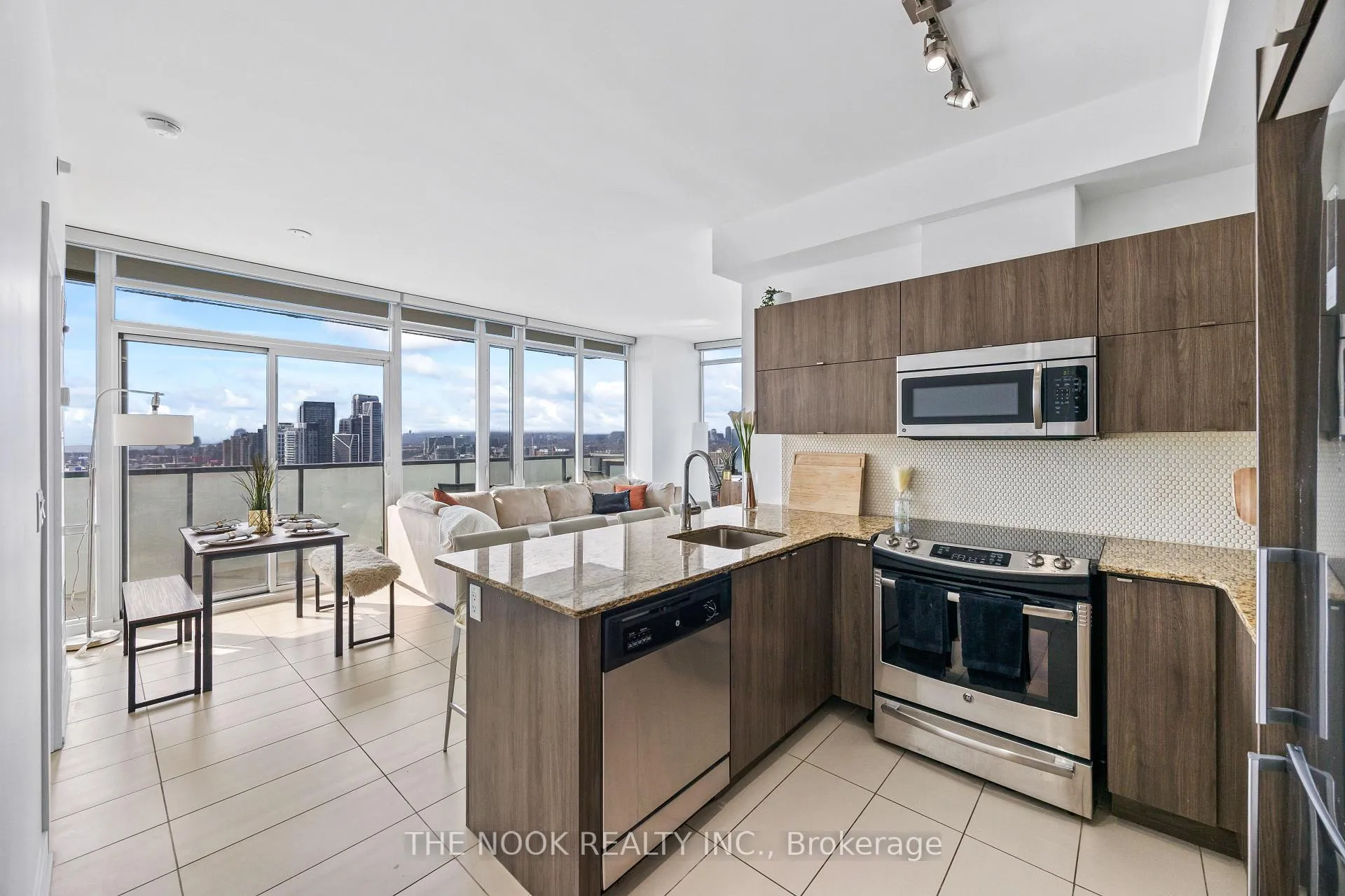 Photo 8 of Unit 2602, 170 Fort York Boulevard, Toronto, Waterfront Communities — HOMEH