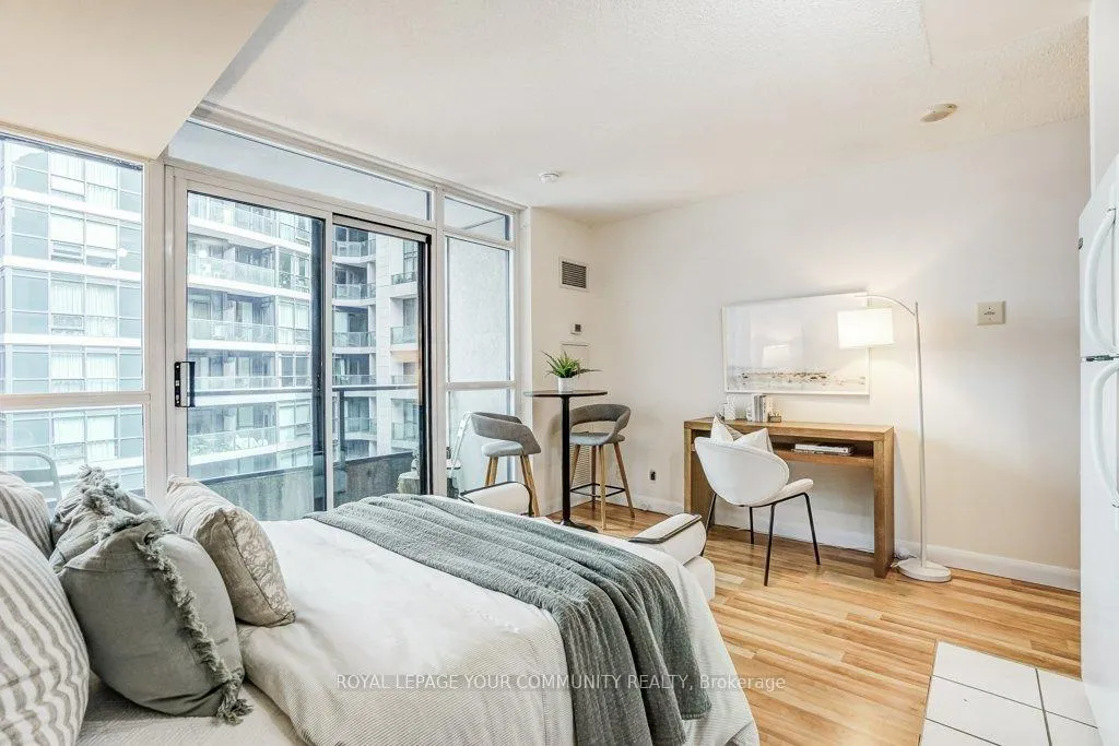 Photo 4 of Unit 334, 600 fleet Street, Toronto, Niagara — HOMEH